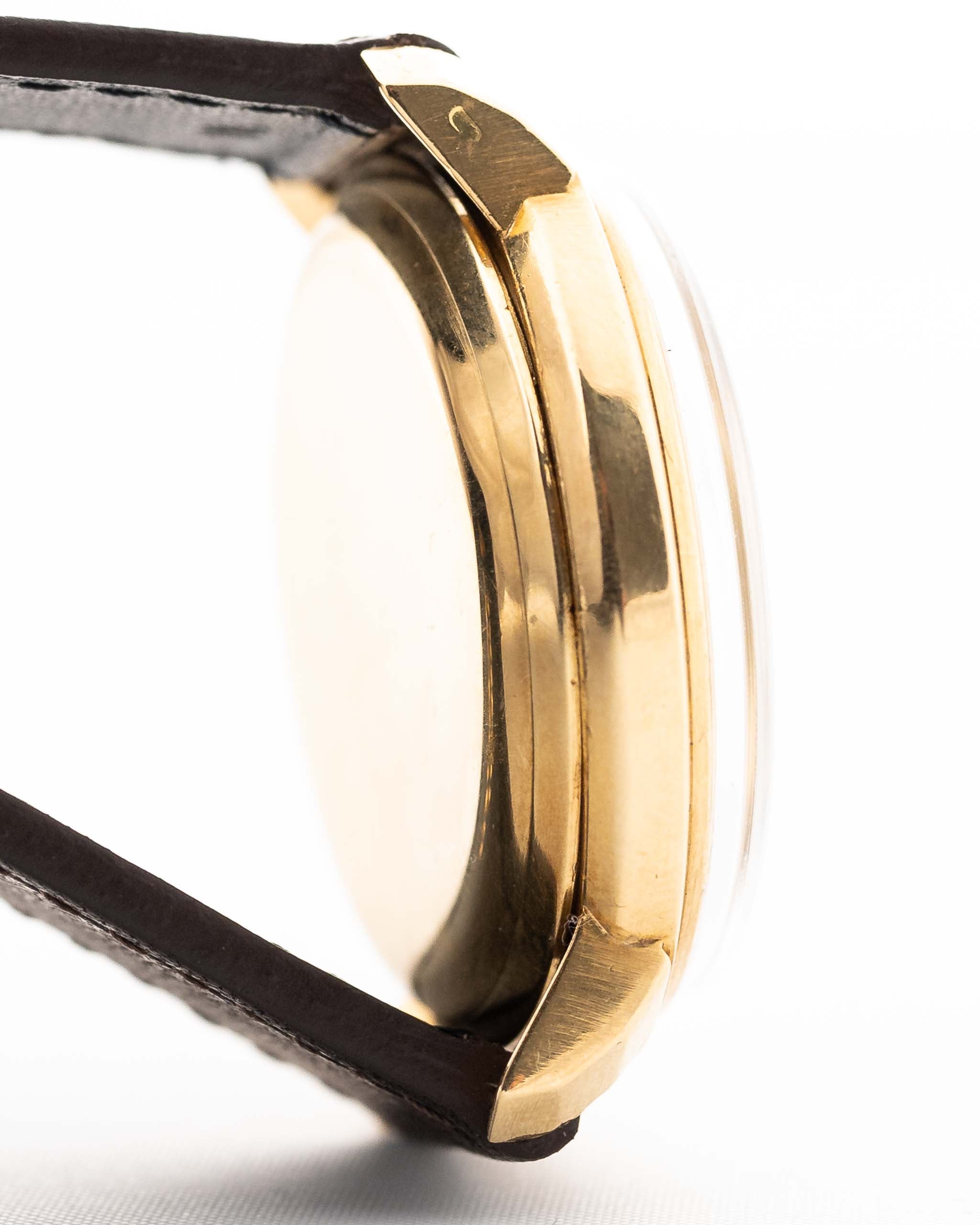 Closeup of a Vintage IWC de Luxe automatic 18k 1959 Case. 35mm with 18k Yellow Gold Case, Automatic Caliber 8531, flawless Pie Pan Dial and Leather Strap.
