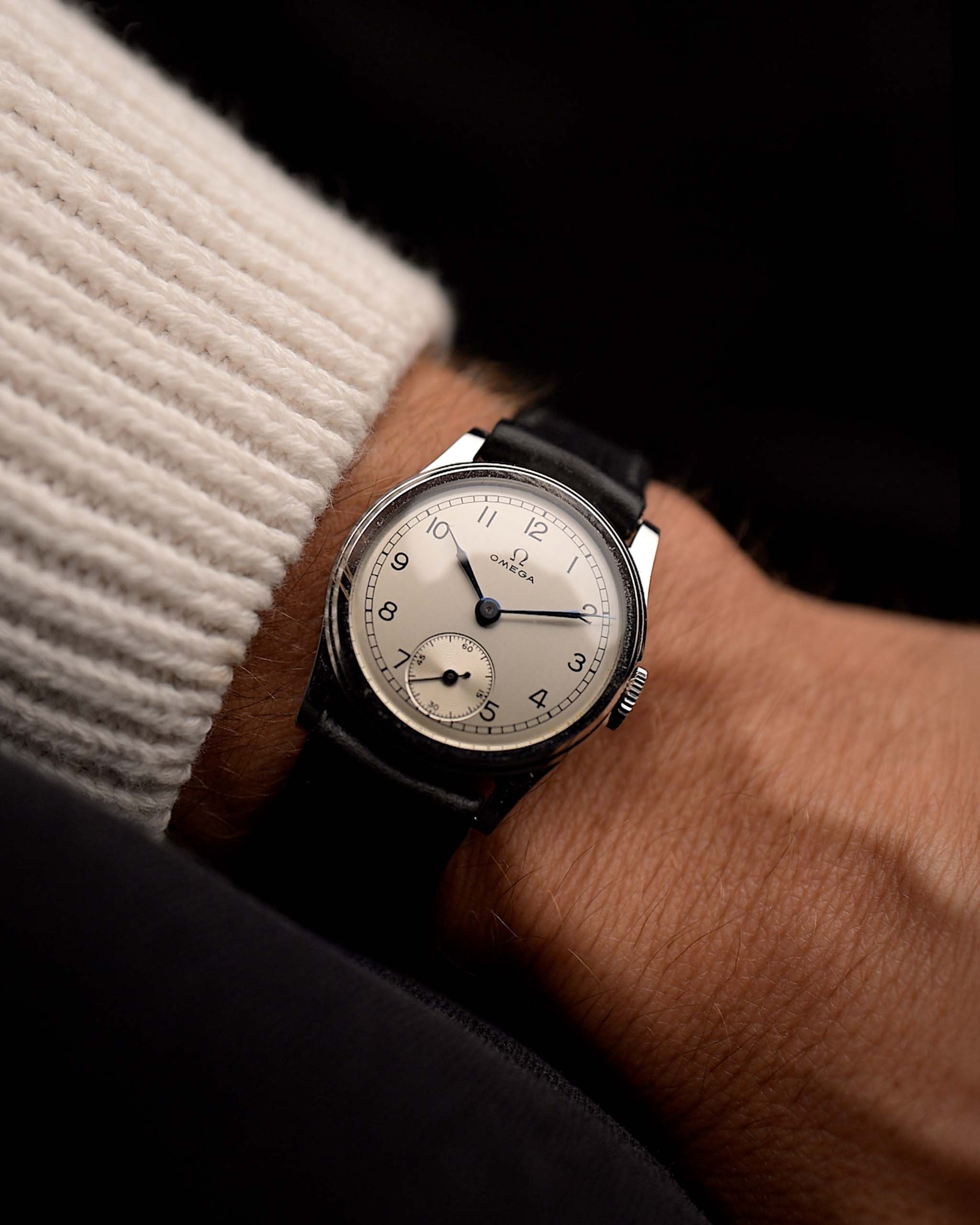 Omega Sub Second Syringe Silver 1939. 28.5mm with Stainless Steel Case, Manual wind movement, Original silver dial and Leather Strap.