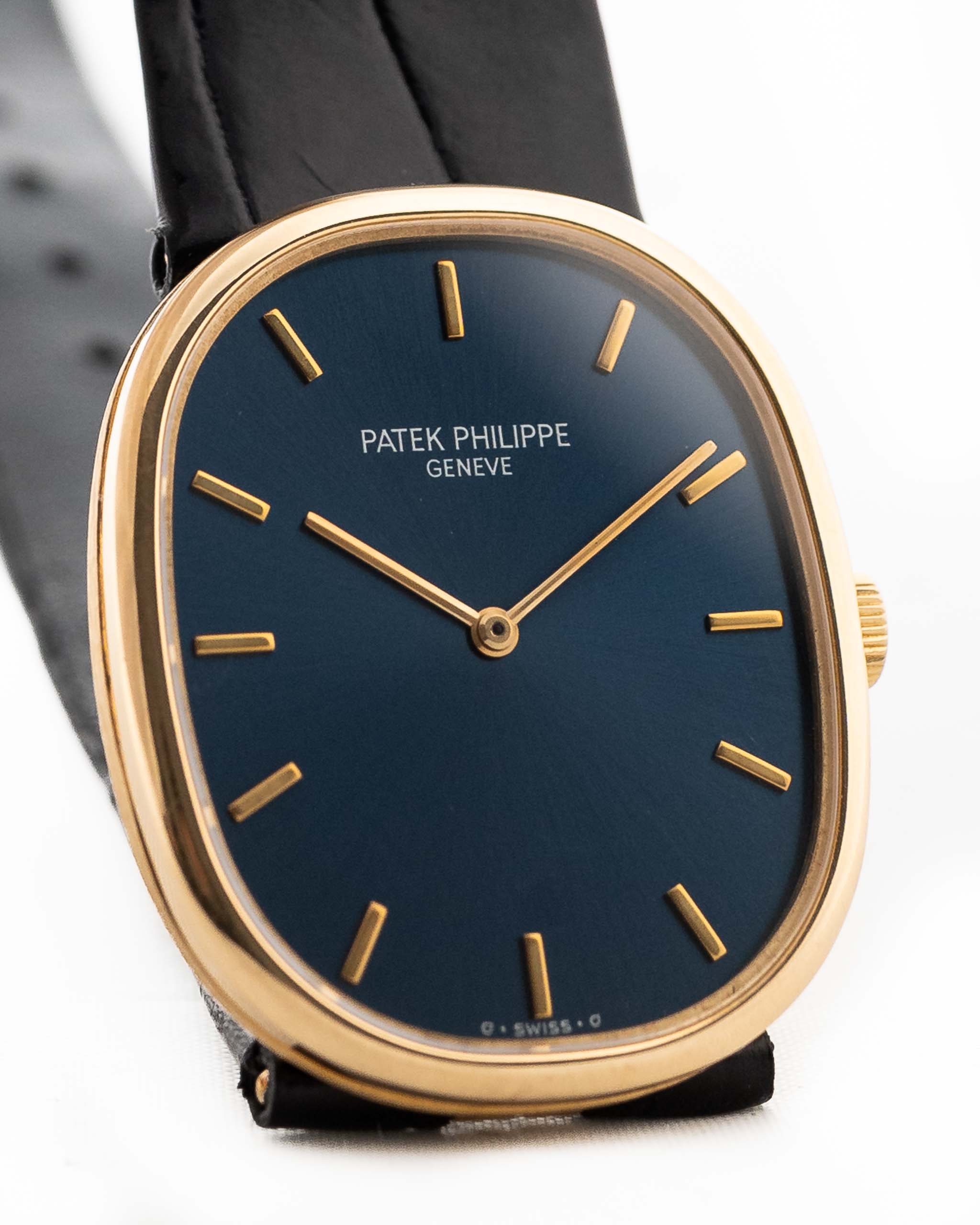 patek philippe watch - golden ellipse patek philippe- Patek Philippe Ellipse 3848 Blue 1990s - 18k yellow gold closeup
