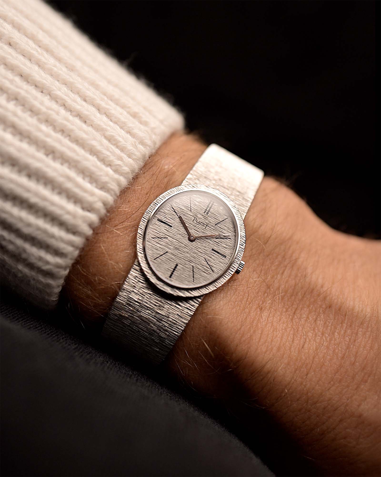 Vintage Piaget Ellipse 9821 Watch Bark White Gold from the 1970s on a wrist. 24mm in 18k White Gold with Bark-finished dial, Manual wind Cal. 9P1, 18k bracelet in Unpolished great condition.