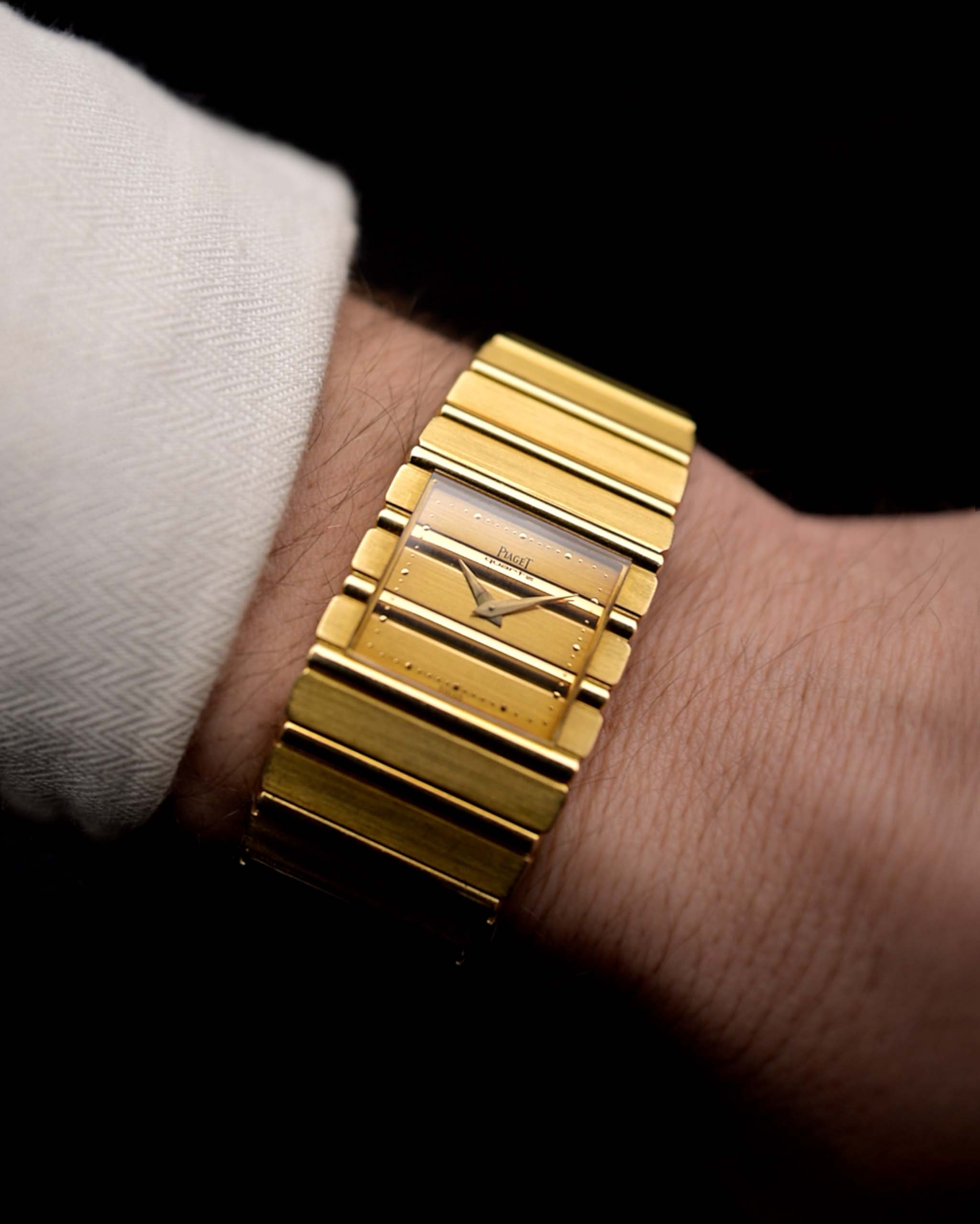 Piaget Polo 7131 C701 Square 1980s 18k yellow gold case integrated bracelet and dial