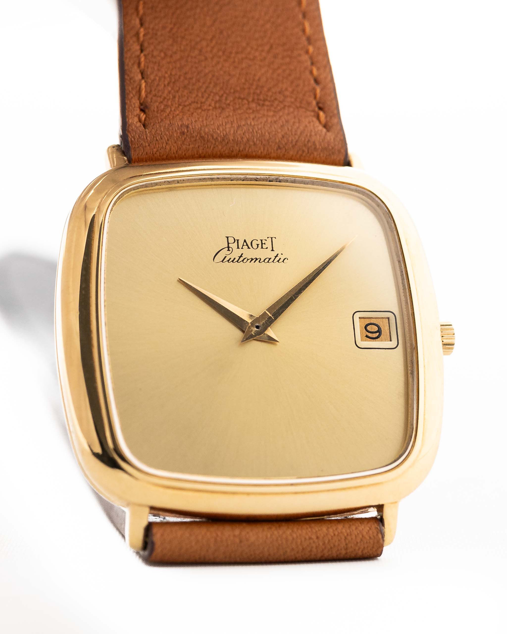 Vintage Piaget TV Watch 13773 Automatic Date 18k from the 1970s. 31.5mm with 18k Yellow Gold Case, Automatic Caliber 12P1, Flawless Golden Dial and Original Leather Strap.