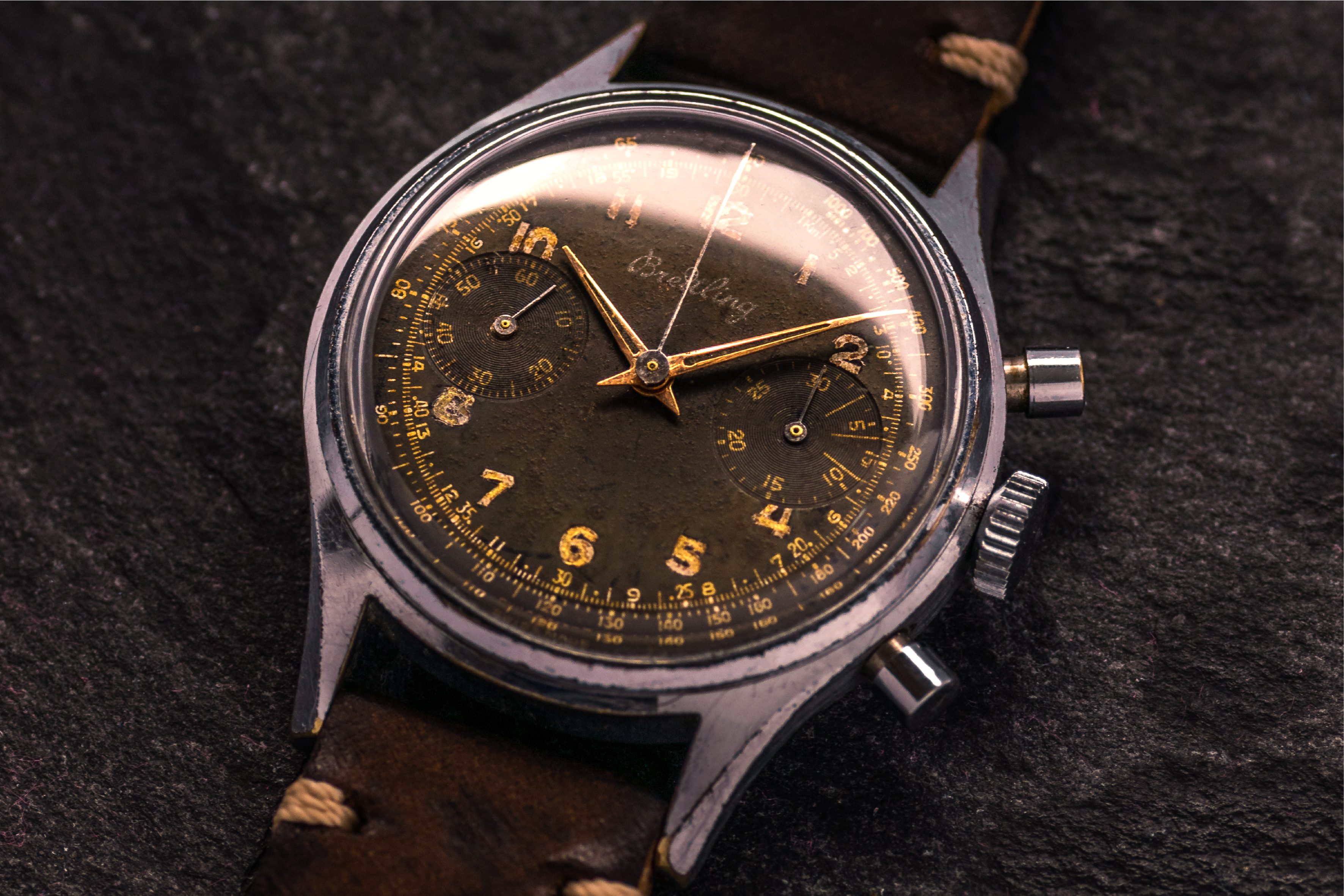 1940er Breitling Militär Chronograph - Schwarzes vergoldetes Zifferblatt