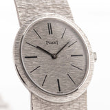 Piaget Uhr - Piaget Ellipse 9821 Bark Weißgold 1970er Jahre - Gehäuse aus Weißgold und Armband aus Weißgold in Großaufnahme