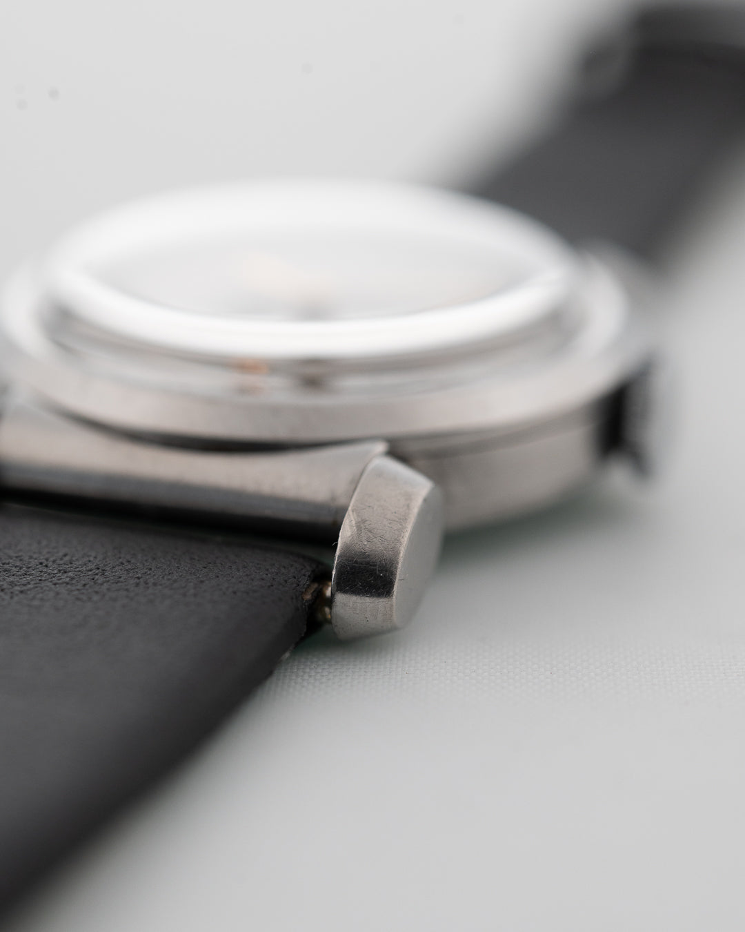 Omega Scarab Negro Dorado 1935 - Goldammer Relojes Vintage