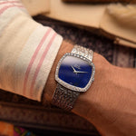Montre Piaget TV 12735 Lapis Lazuli Diamond des années 1970. 32mm en or blanc 18k avec calibre automatique 12P1, cadran Lapis Lazuli, lunette en diamant et bracelet intégré en or blanc 18k. 12P1, cadran en Lapis Lazuli, lunette en diamant et bracelet intégré en or blanc 18k.