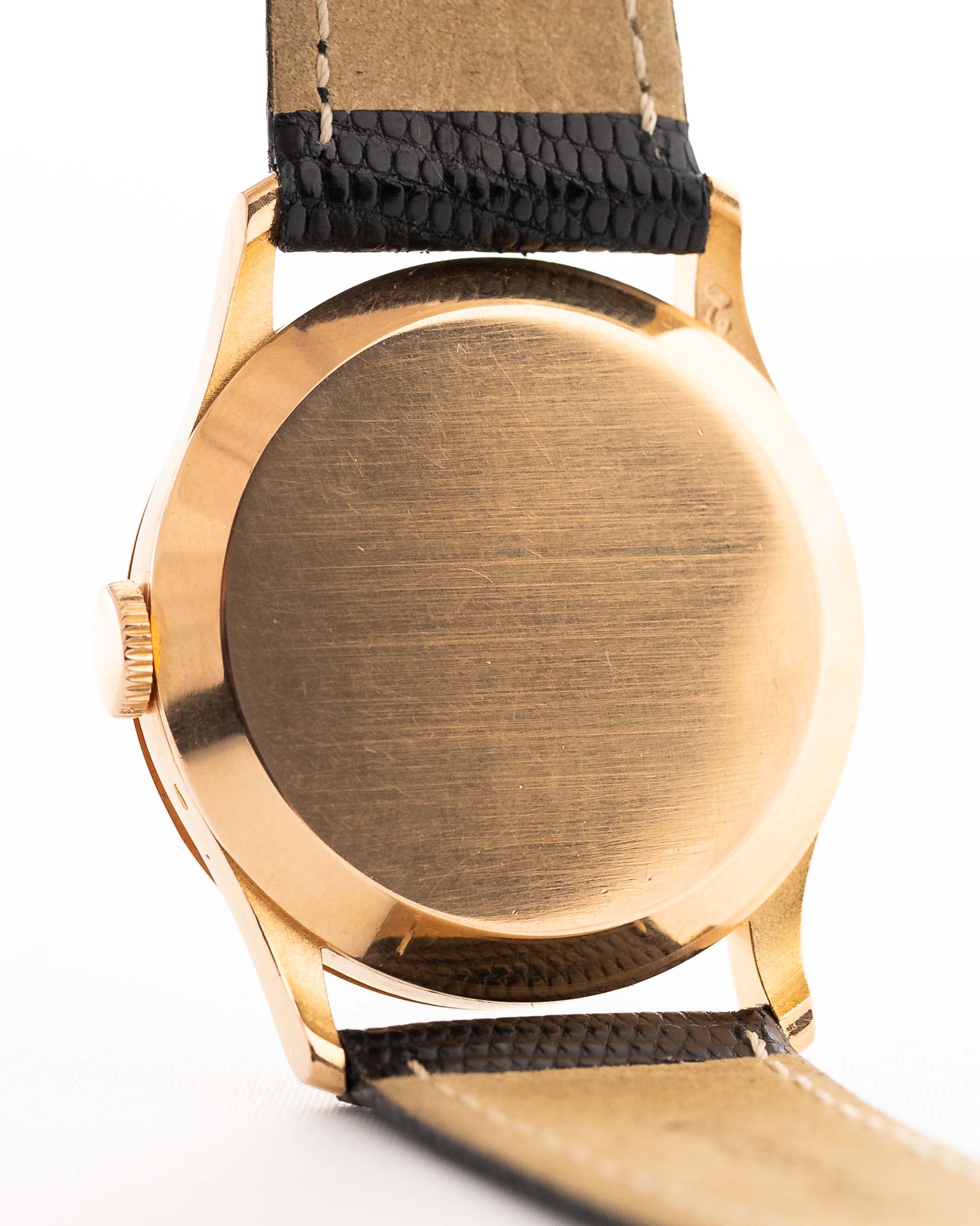 Vacheron Constantin 4217 Rose vintage degli anni '40 Cassa. 33,5 mm con cassa in oro rosa 18 carati, carica manuale Cal. V454, quadrante originale color miele e cinturino in pelle.
