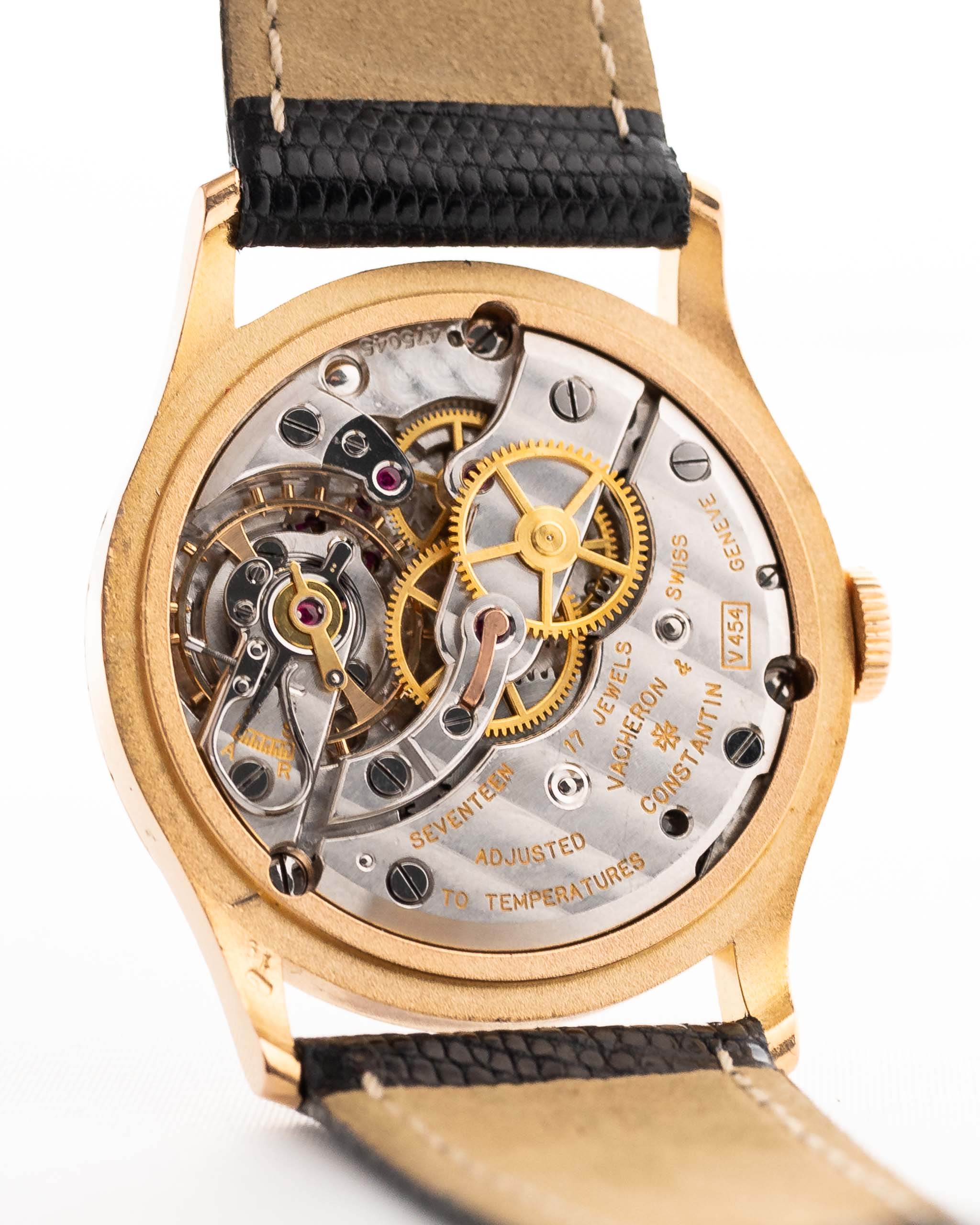 Movimento vintage Vacheron Constantin 4217 Rose degli anni '40. 33,5 mm con cassa in oro rosa 18 carati, carica manuale Cal. V454, quadrante originale color miele e cinturino in pelle.