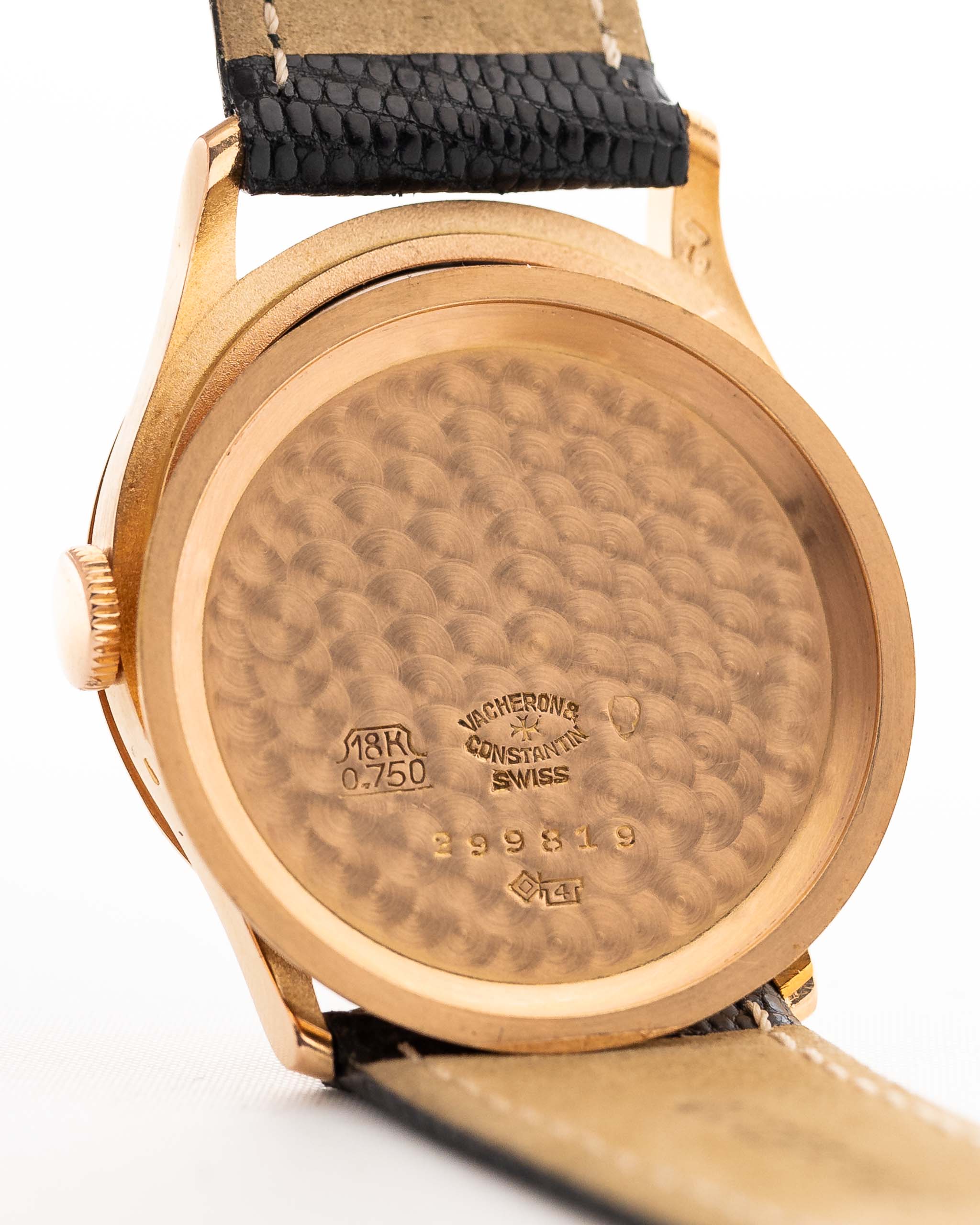 Vacheron Constantin 4217 Rose vintage degli anni '40 Retro della cassa. 33,5 mm con cassa in oro rosa 18 carati, carica manuale Cal. V454, quadrante originale color miele e cinturino in pelle.