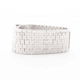 1970 年代的 Piaget Protocole 9133 Bark 18k 腕錶特寫照片。23mm 18K 白金腕錶,配備手動上鏈機芯,原裝樹皮漆面錶盤和整合式錶鏈。