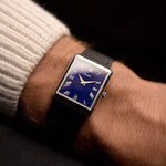 Vintage Piaget Tank 9150 腕錶 Lapis Lazuli 18k Roman 來自 1970 年代。23mm 18K 白金錶殼、青金石錶盤、9P 手動上鏈機芯,黑色真皮錶帶,狀況極佳。