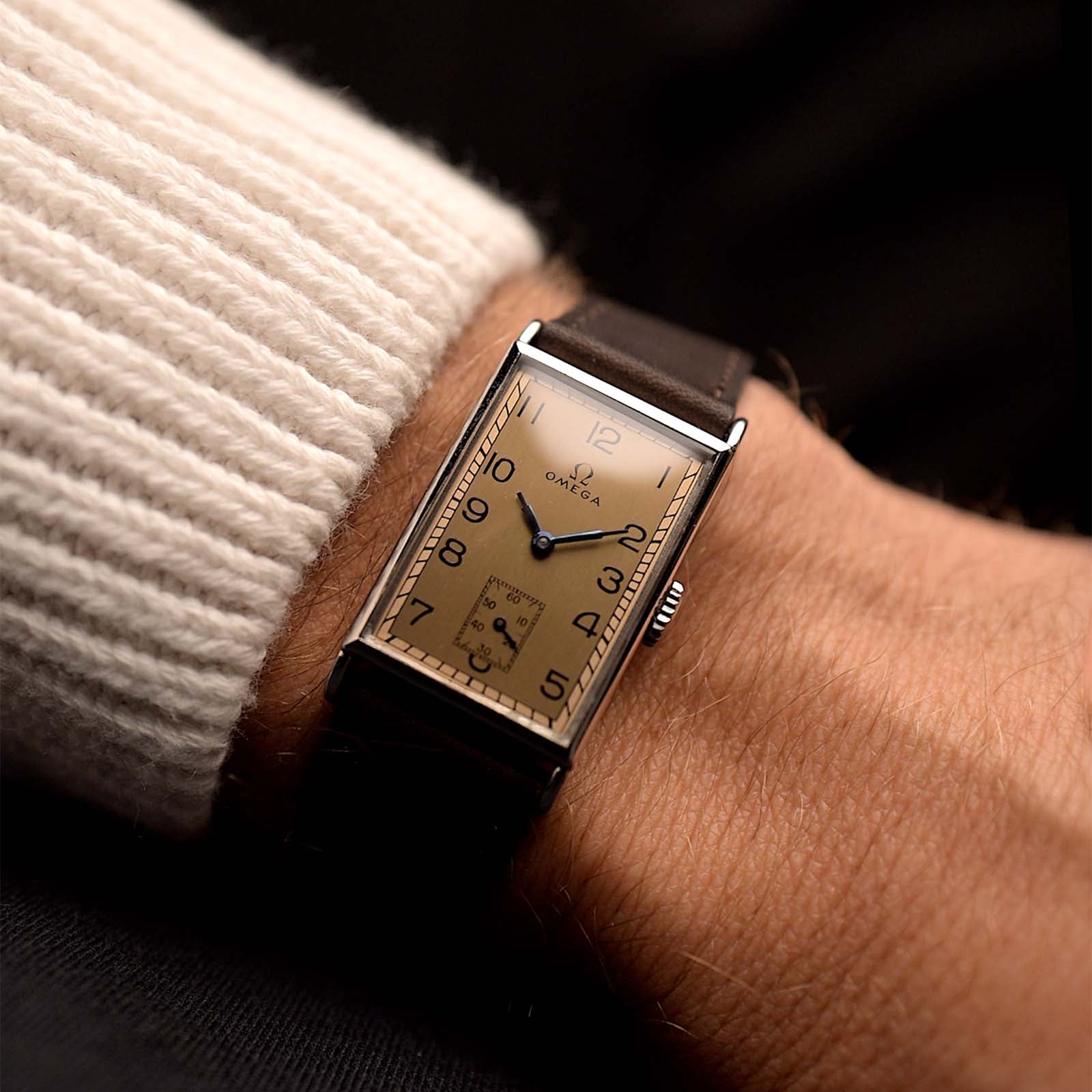 Vintage Omega Rectangular Art Deco watch Salmon from 1935. 20x37mm in Stainless Steel with Manual wind movement, Flawless salmon dial, Dark brown Leather strap.
