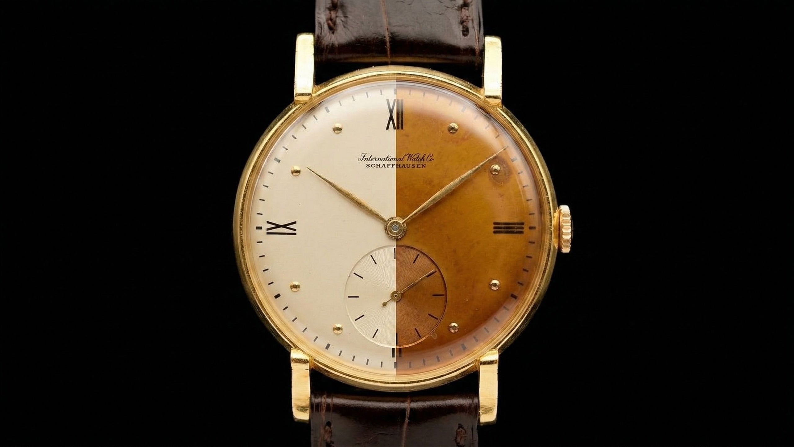 Reloj vintage de oro de IWC Schaffhausen en el que se muestra una comparación de la pátina de la esfera antes y después