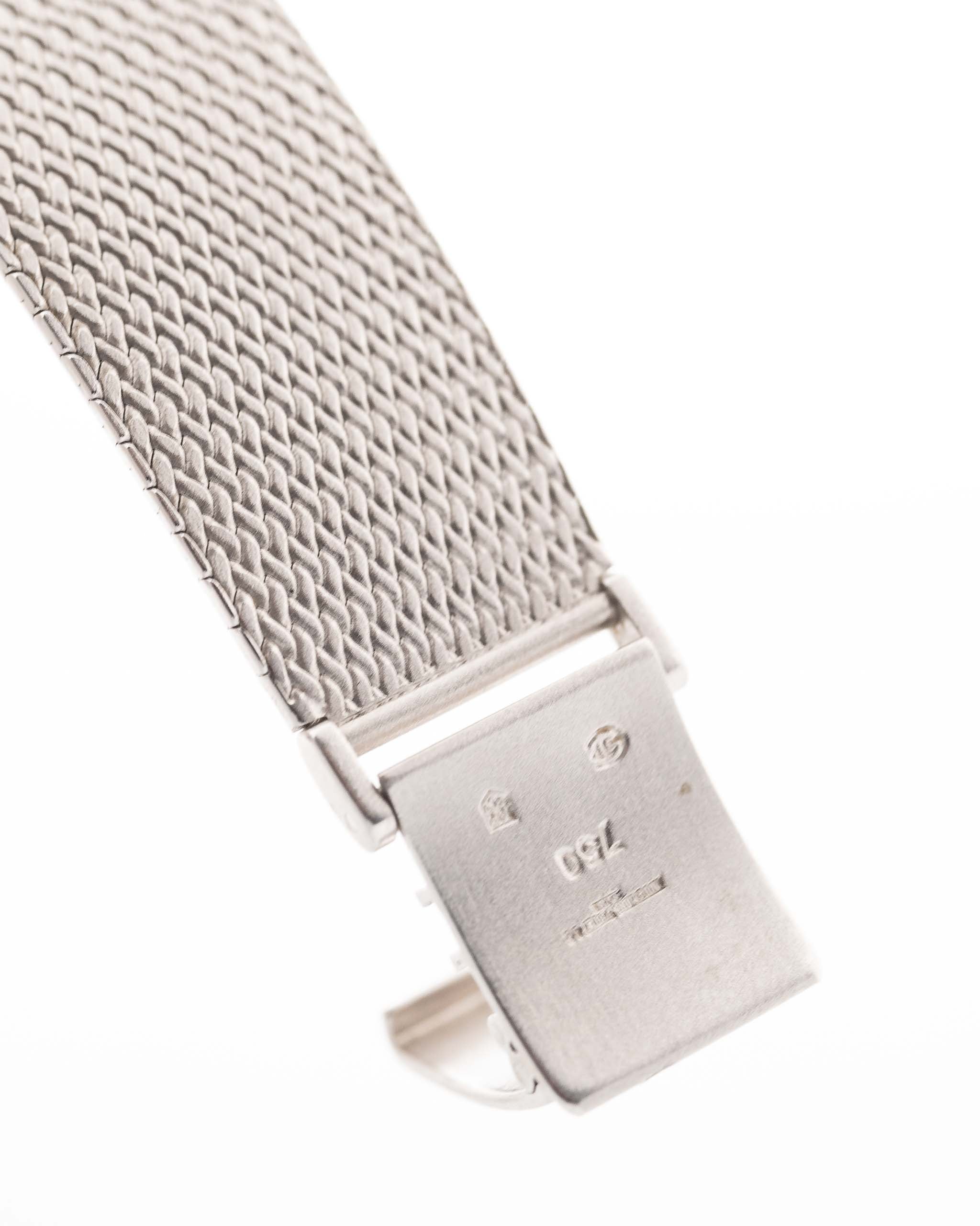 Closeup Photo of a Audemars Piguet 18k Black from the 1970s. 31.5mm 18k White Gold Case with Manual wind Cal. 2003, Deep black dial and 18k White Gold Bracelet.
