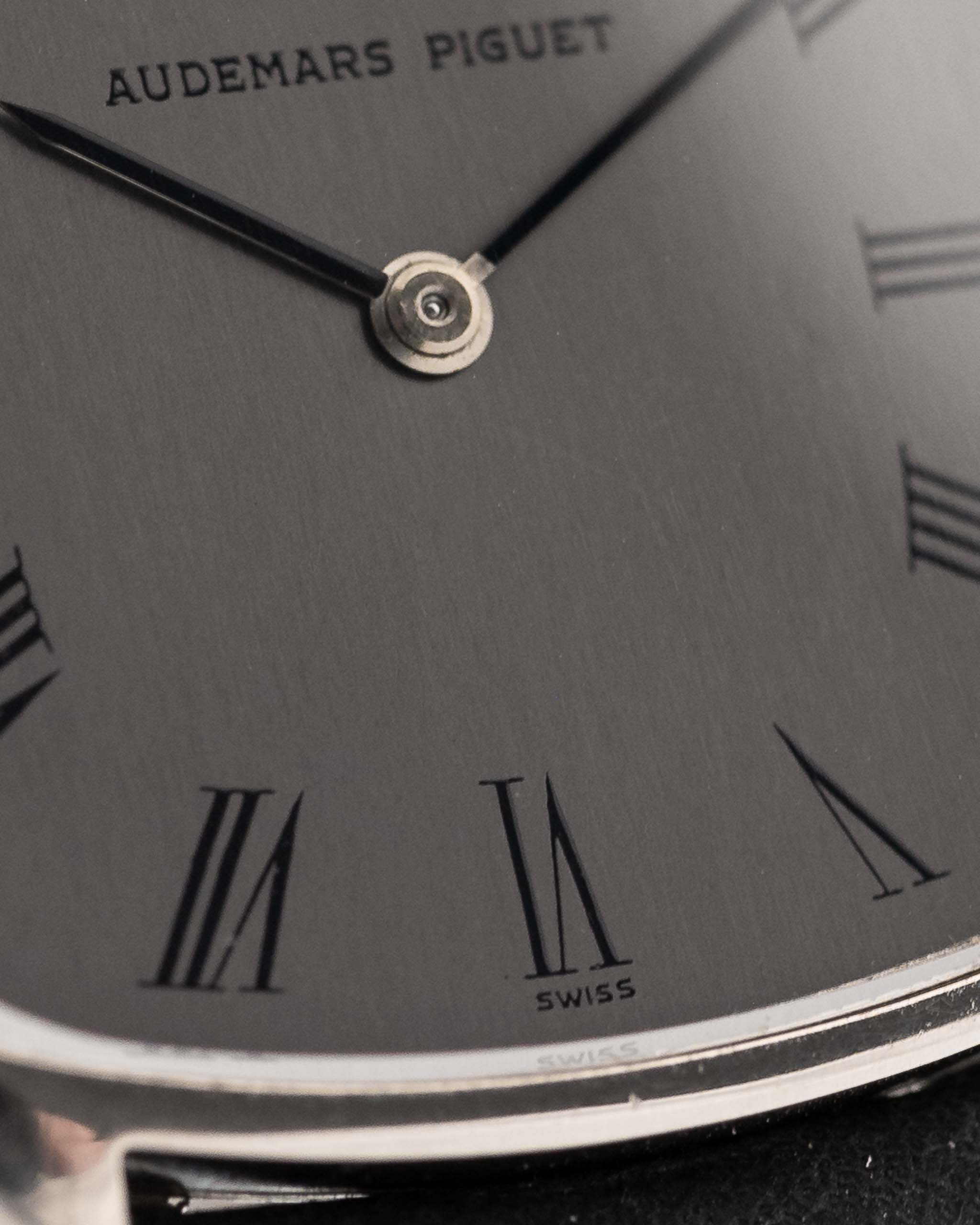 Audemars Piguet 5345 Tonneau 18k Roman 1970s – GOLDAMMER