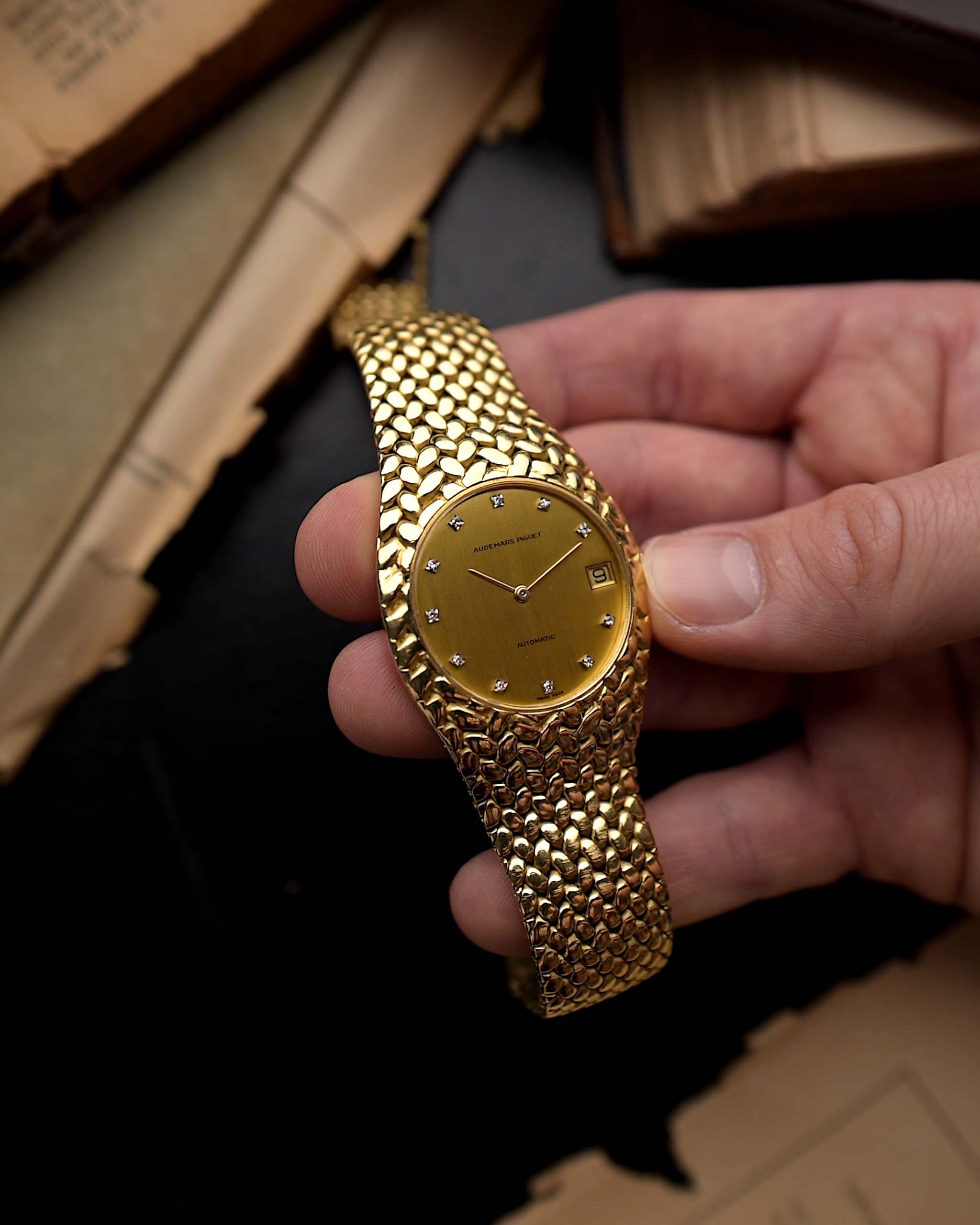 Audemars Piguet Cobra Jumbo from the 1970s with Ref. 5403. 35mm in 18k Yellow Gold with Automatic Cal. 2121, Original Diamond Dial, Gold Bracelet in Excellent Condition.
