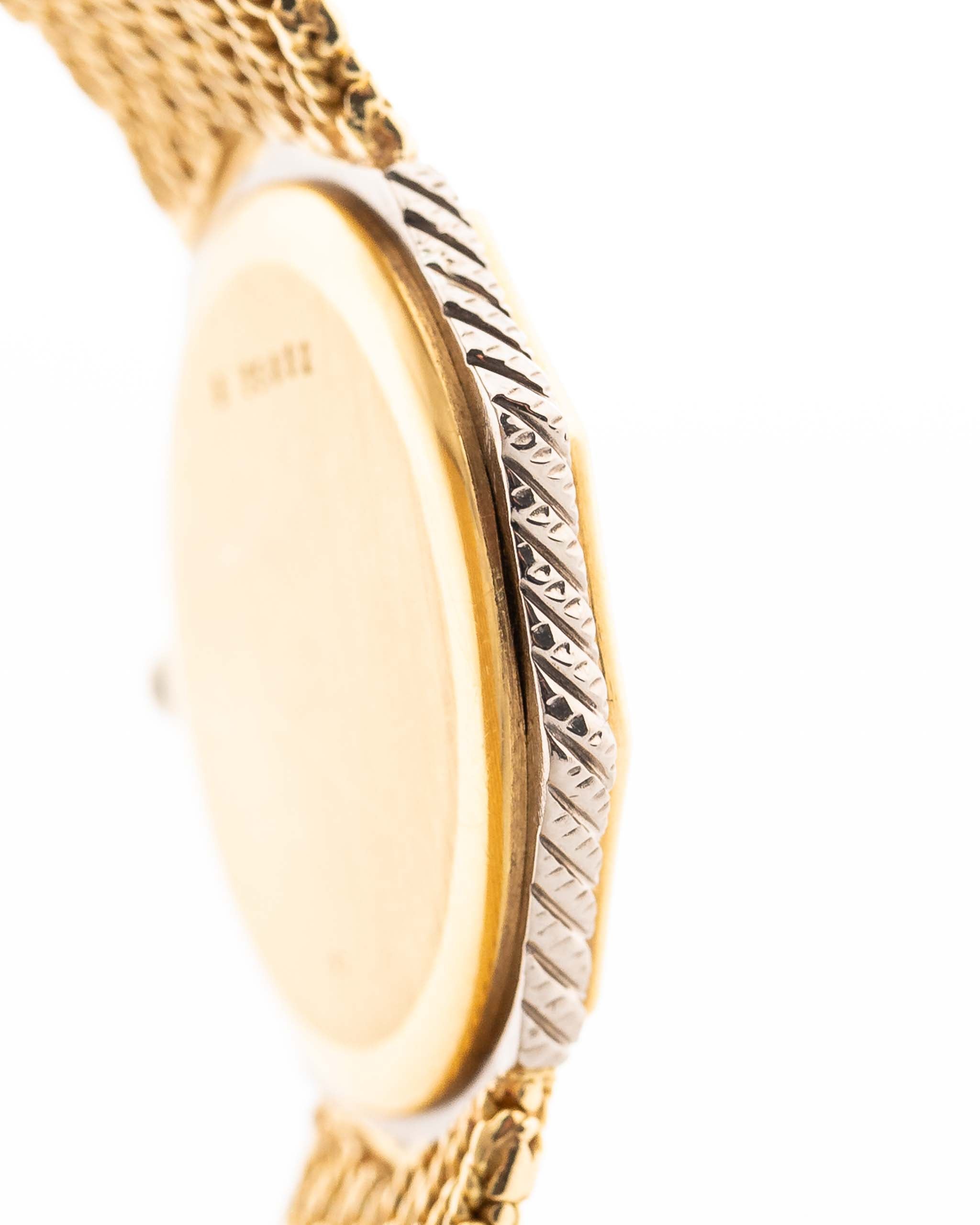 Closeup Photo of a Audemars Piguet Octagon Two Tone 18k from the 1980s. 30mm with 18k Yellow Gold Case, Golden Aventurine Dial, Manual Wind Movement and Yellow Gold Bracelet.