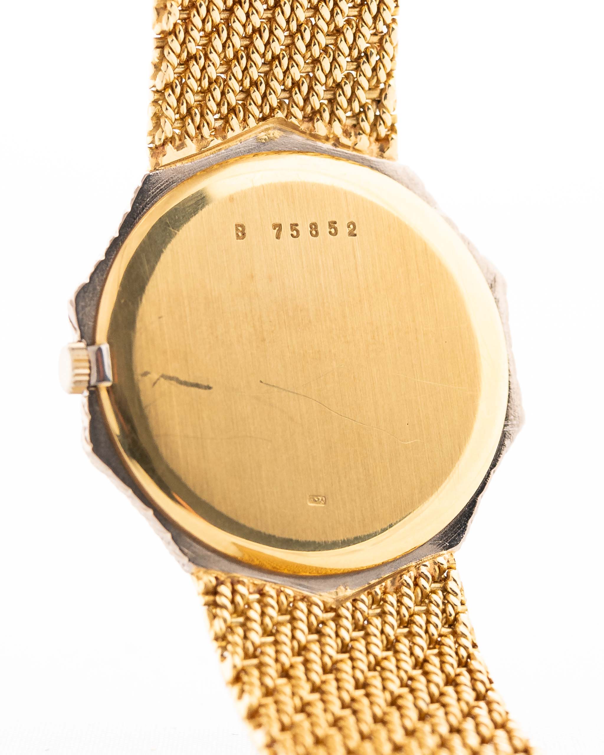 Closeup Photo of a Audemars Piguet Octagon Two Tone 18k from the 1980s. 30mm with 18k Yellow Gold Case, Golden Aventurine Dial, Manual Wind Movement and Yellow Gold Bracelet.