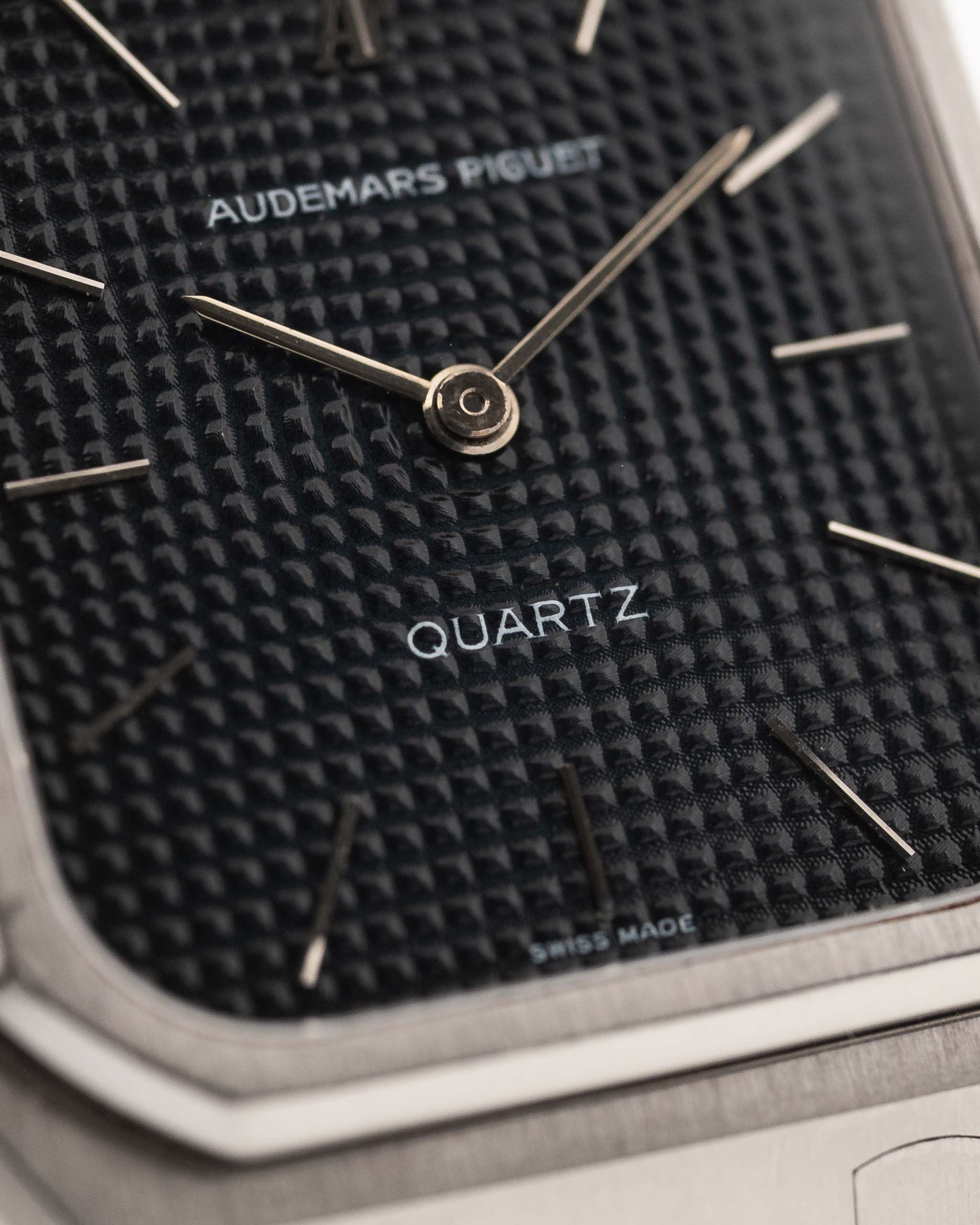 Audemars Piguet Royal Oak used 6005ST 1980s original Audemars Piguet grey Royal Oak (Stern) petite Tapisserie dial closeup