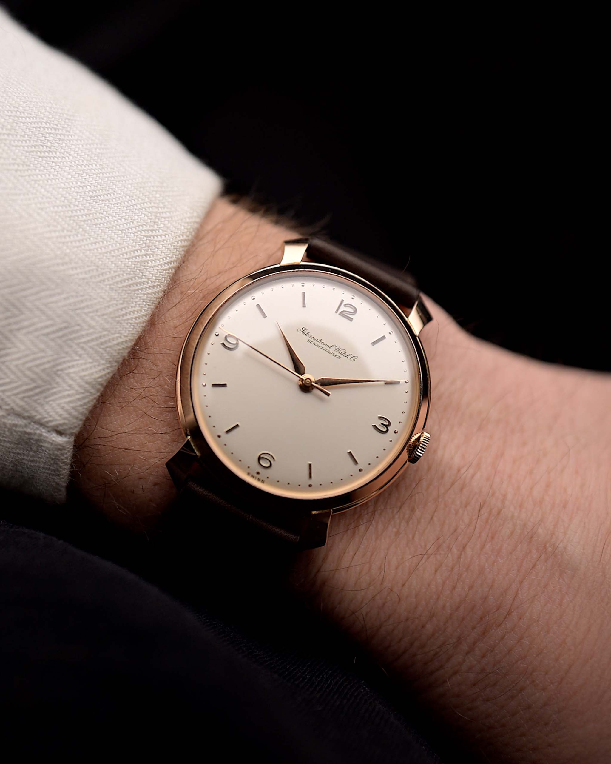 Vintage IWC Cal. 89 Shark Fin 18k Rose 1960 18k rose gold case white/silver dial