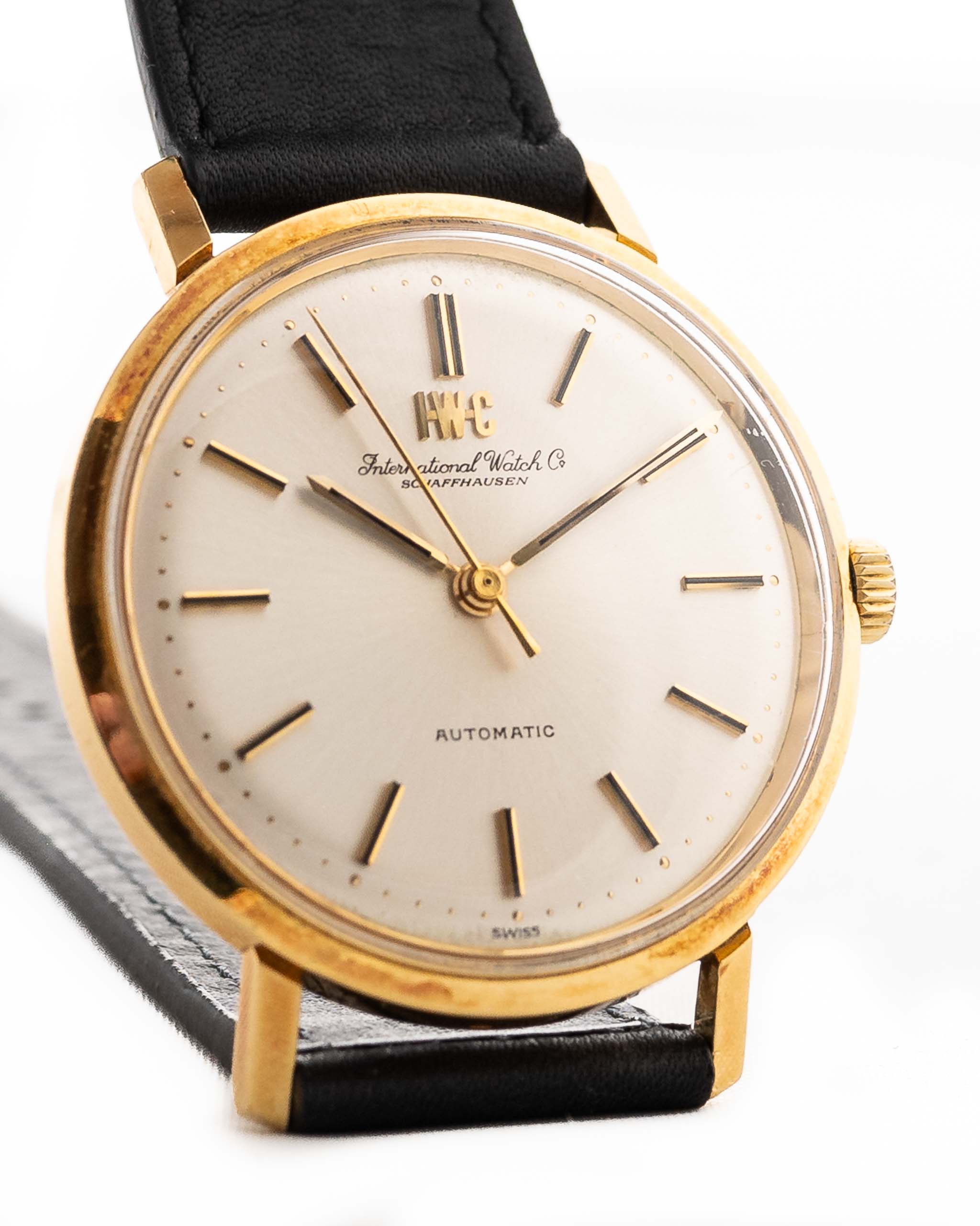 IWC R818A Automatic 18k 1966 - iwc watch yellow gold closeup