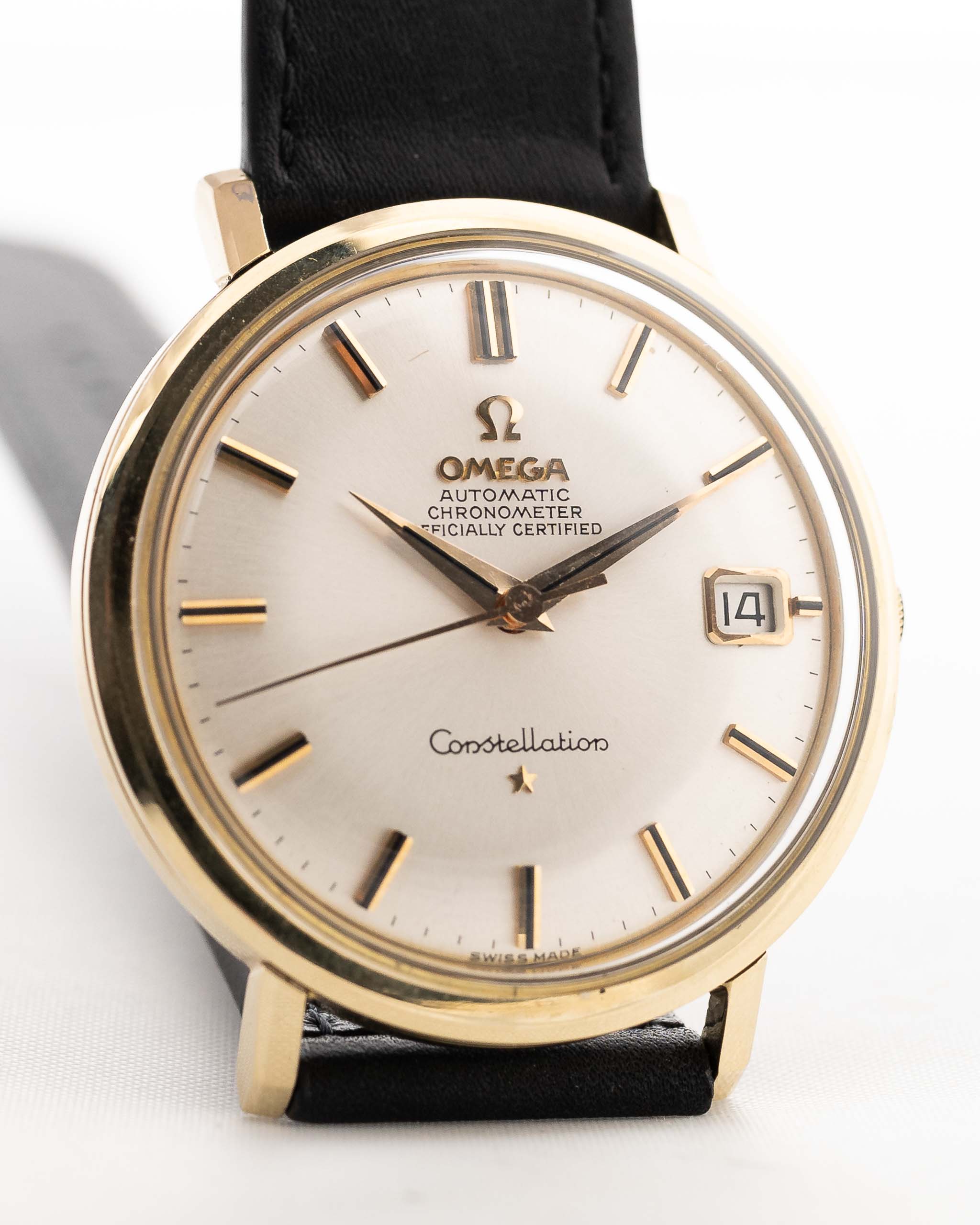Vintage Omega Constellation 168.004 Date 1966 silver colored dial gold plated case slim baton hour markers with onyx inlay