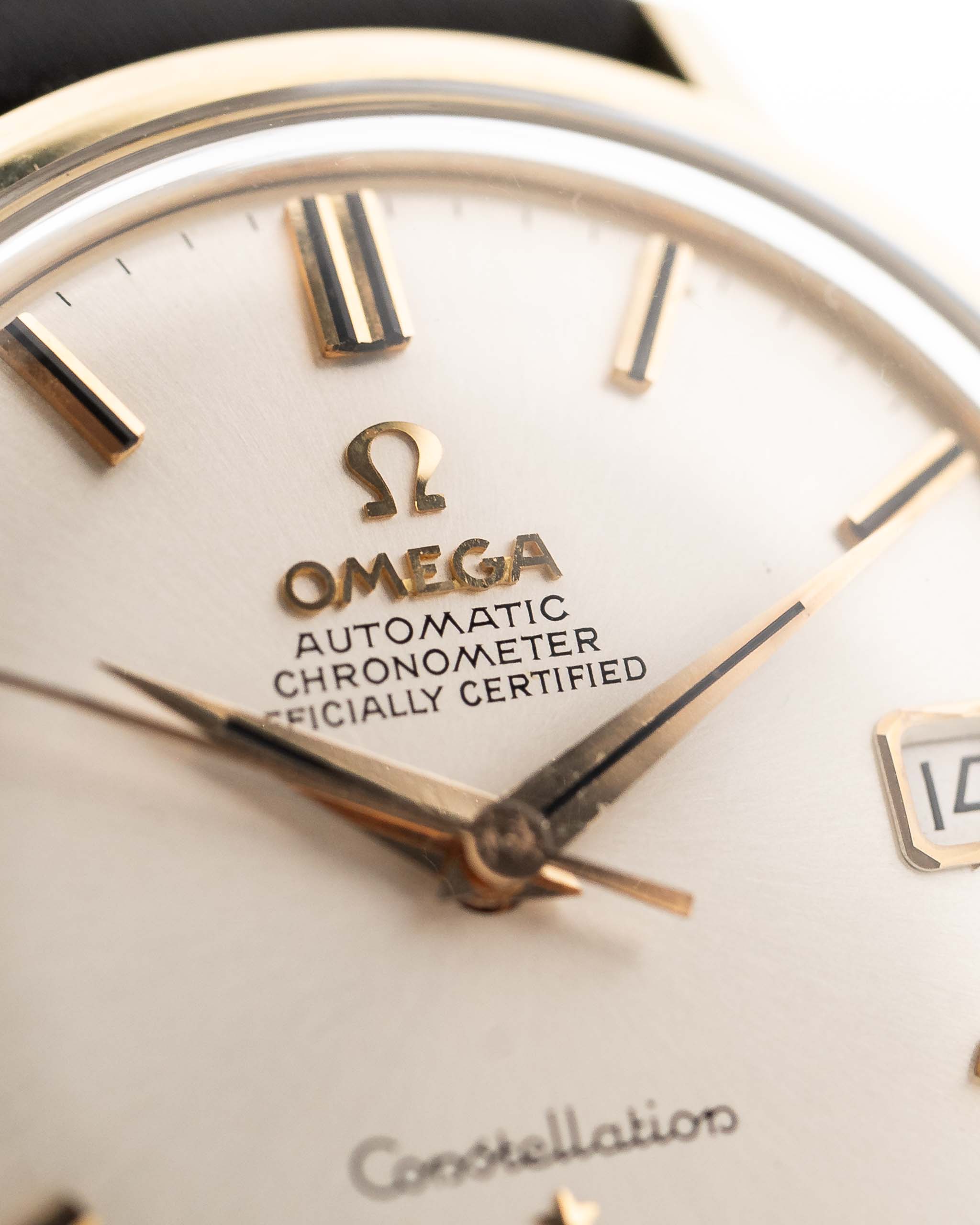 Vintage Omega Constellation 168.004 Date 1966 silver colored dial gold plated case slim baton hour markers with onyx inlay