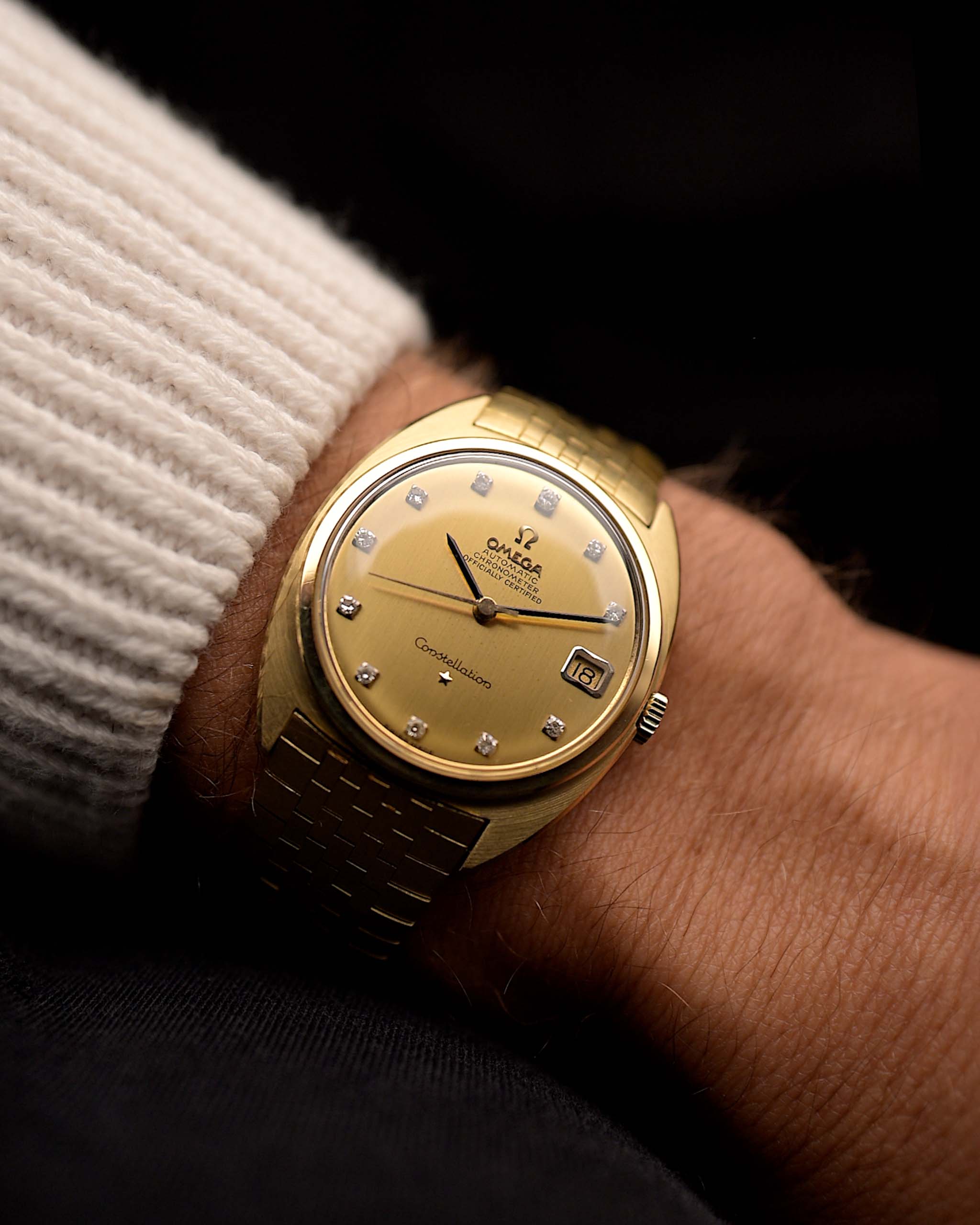 Omega Constellation 168009 Diamond from 1966. 34mm in 18k Yellow Gold with Automatic Caliber 561, Gold Dial with Diamond Markers and 18k Gold Bracelet.