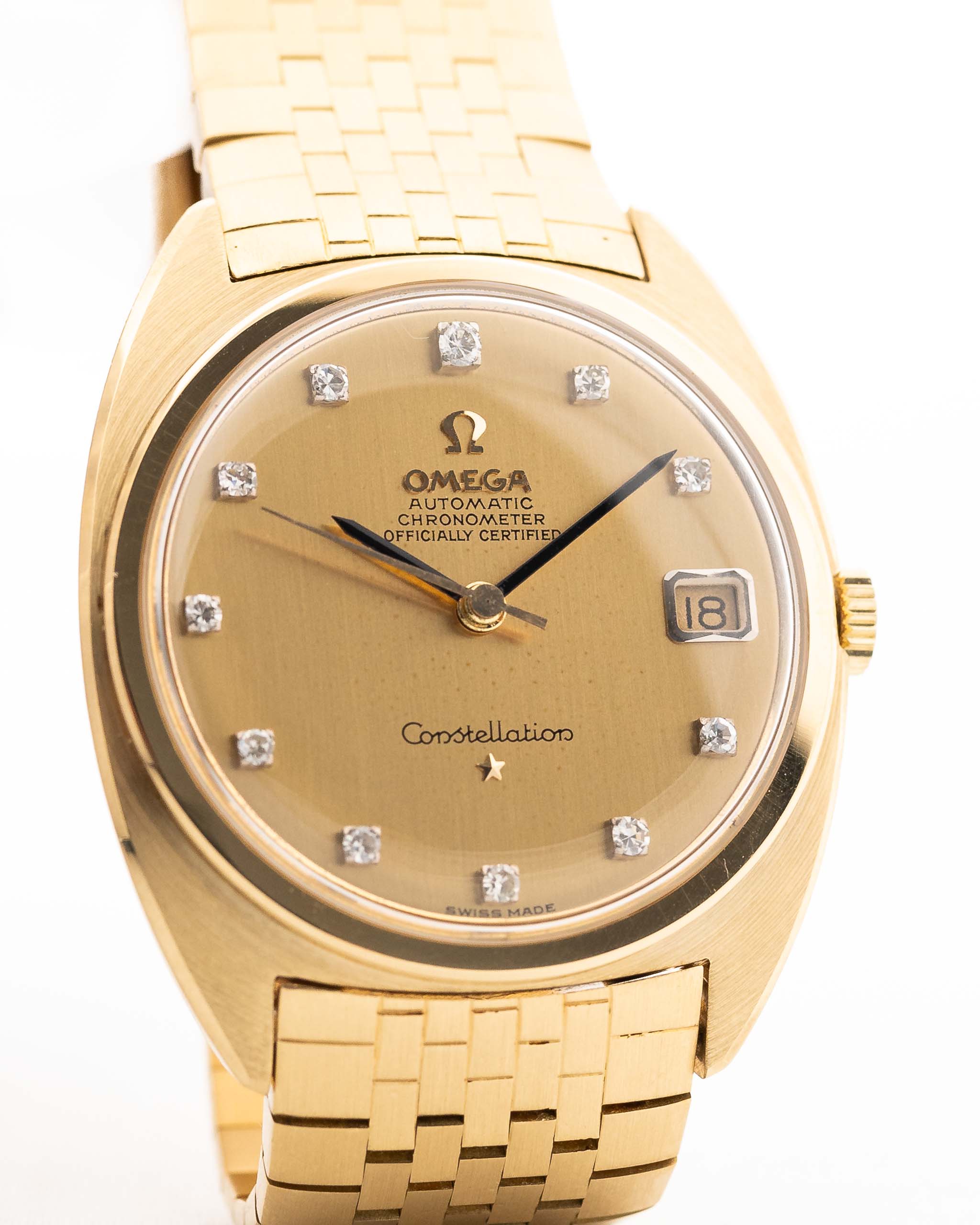 Omega Constellation 168009 Diamond from 1966. 34mm in 18k Yellow Gold with Automatic Caliber 561, Gold Dial with Diamond Markers and 18k Gold Bracelet.