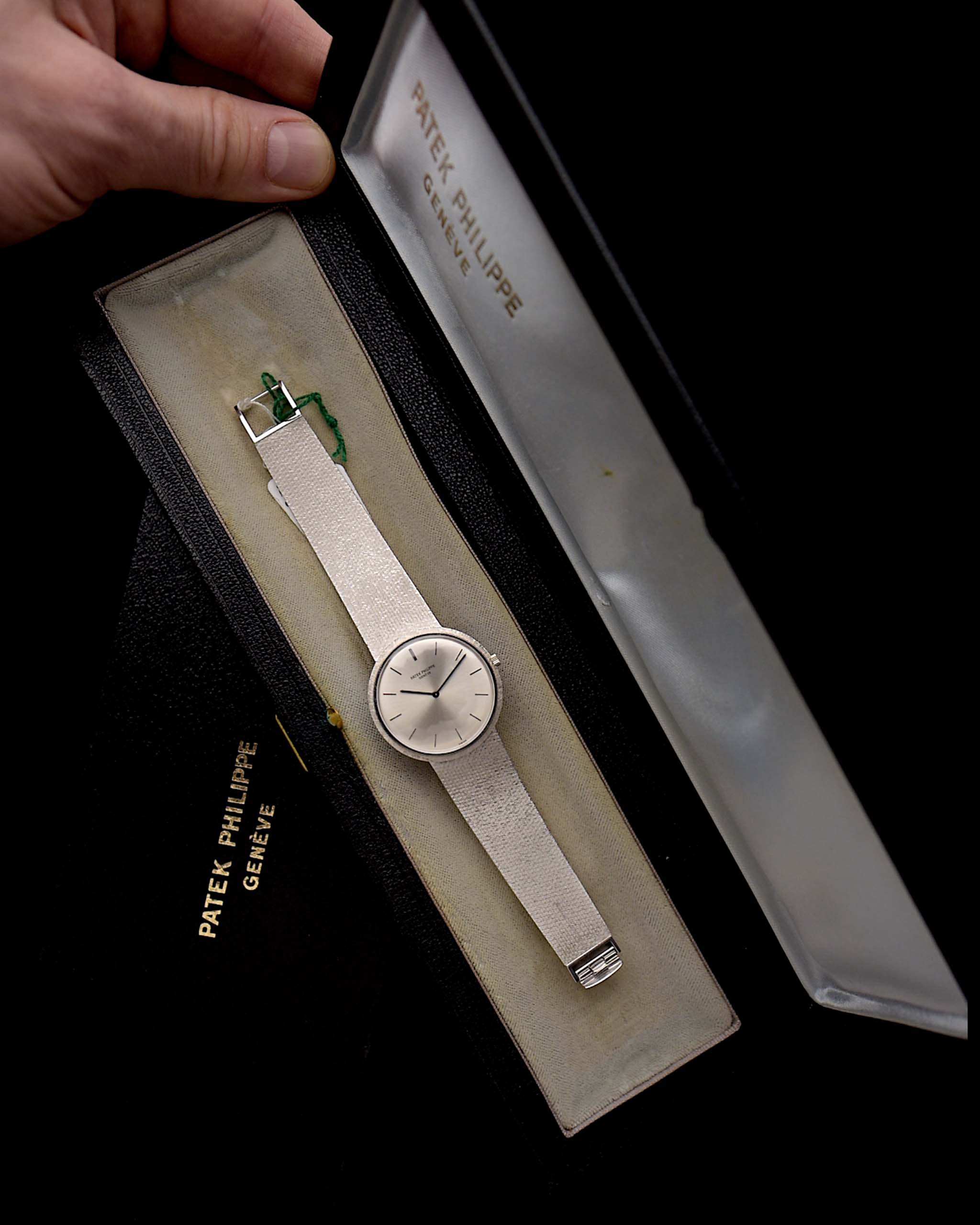 Closeup Photo of a Patek Philippe 3520 Calatrava 18k from the 1970s in Box. 32mm 18k White Gold Case with Manual Wind Movement, Original Silver Sunburst Dial and White Gold Bracelet.