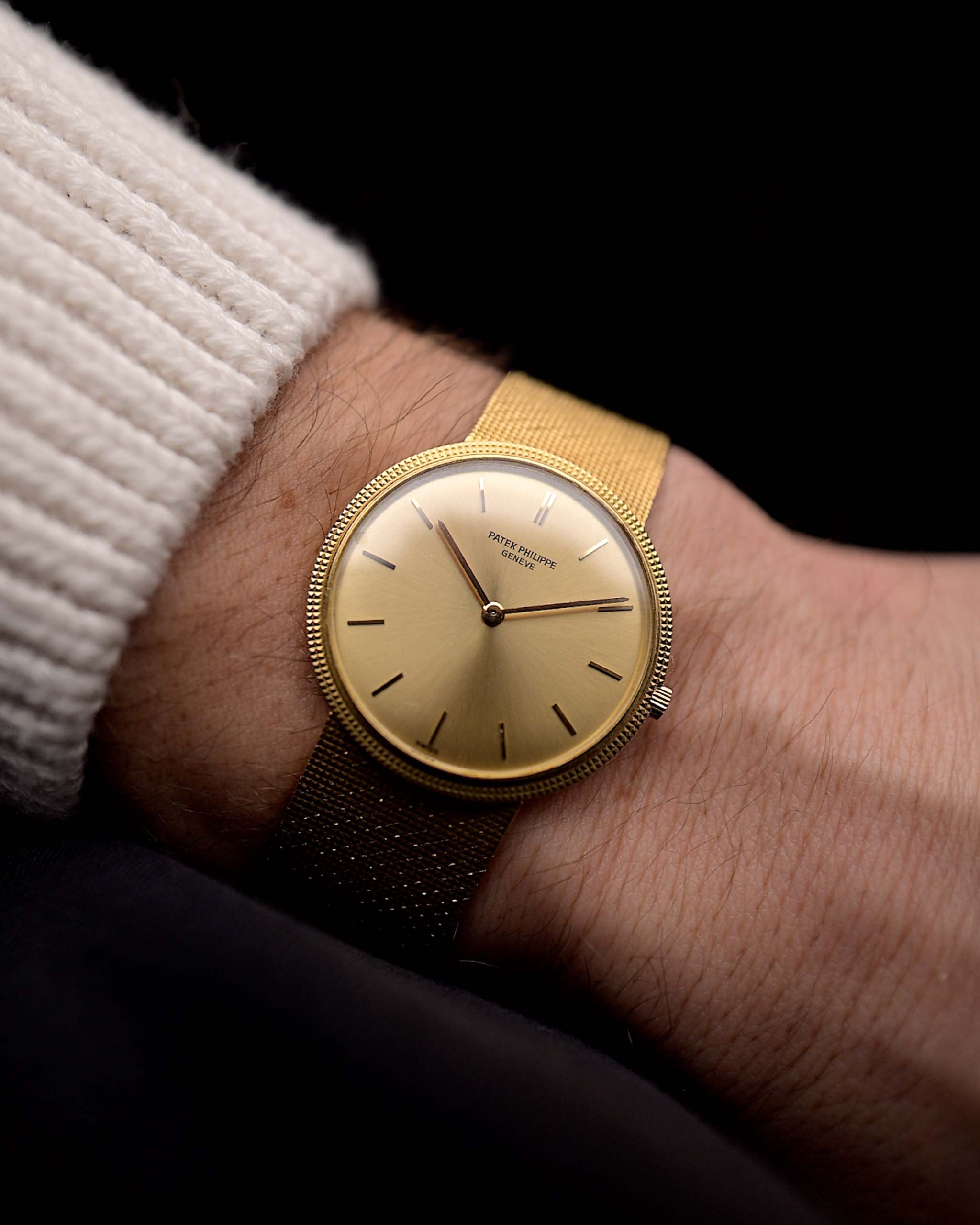 Patek Philippe Calatrava yellow gold 3520 1970 - patek philippe watch - 18k yellow gold case - golden colored sunburst dial - integrated 18k yellow gold bracelet