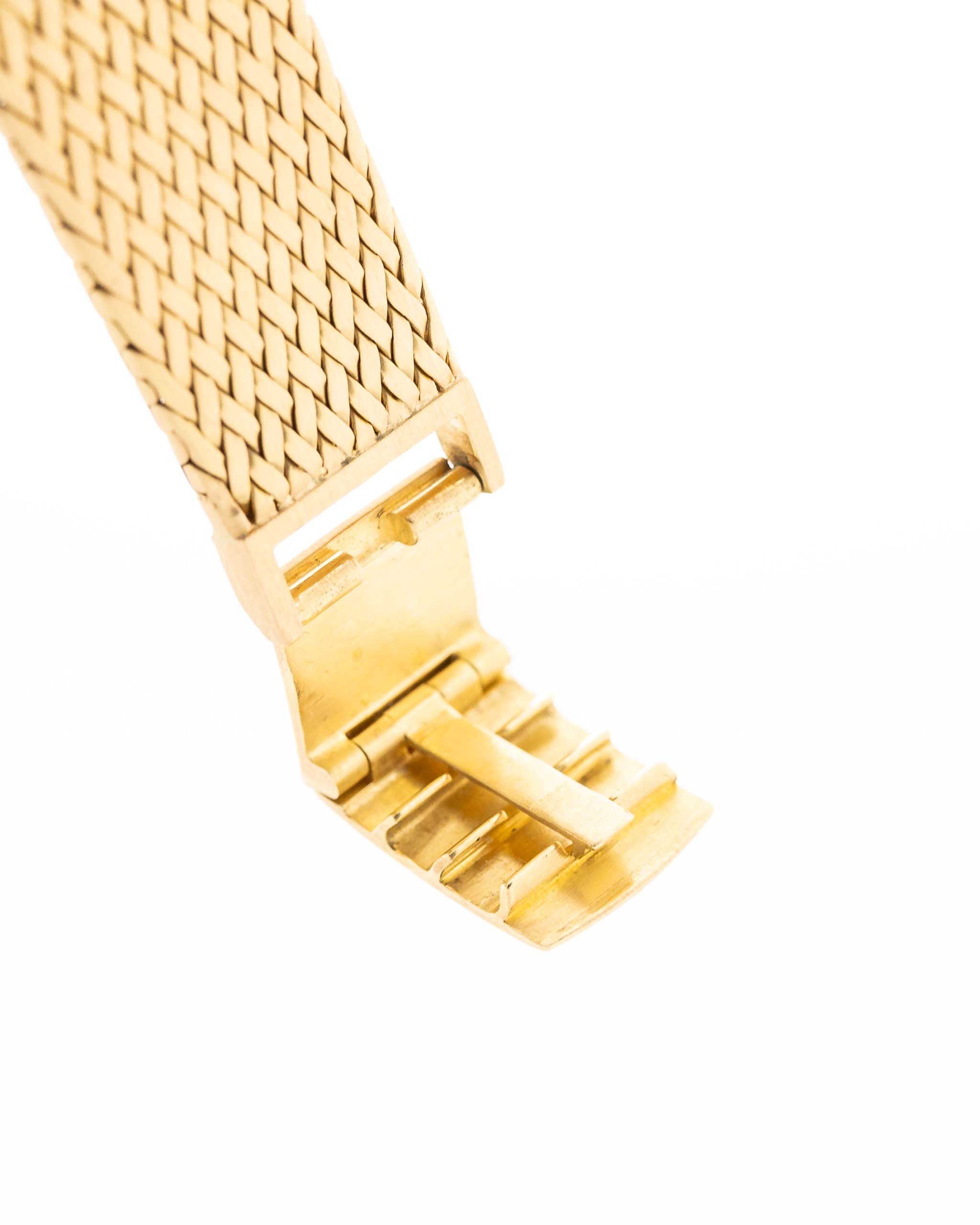 Closeup Photo of a Vintage Patek Philippe Ellipse 3605 Jumbo from 1978. 33mm in 18k Yellow Gold with Automatic Cal. 28-255 C, Gilt Sigma Dial and Integrated Gold Bracelet.