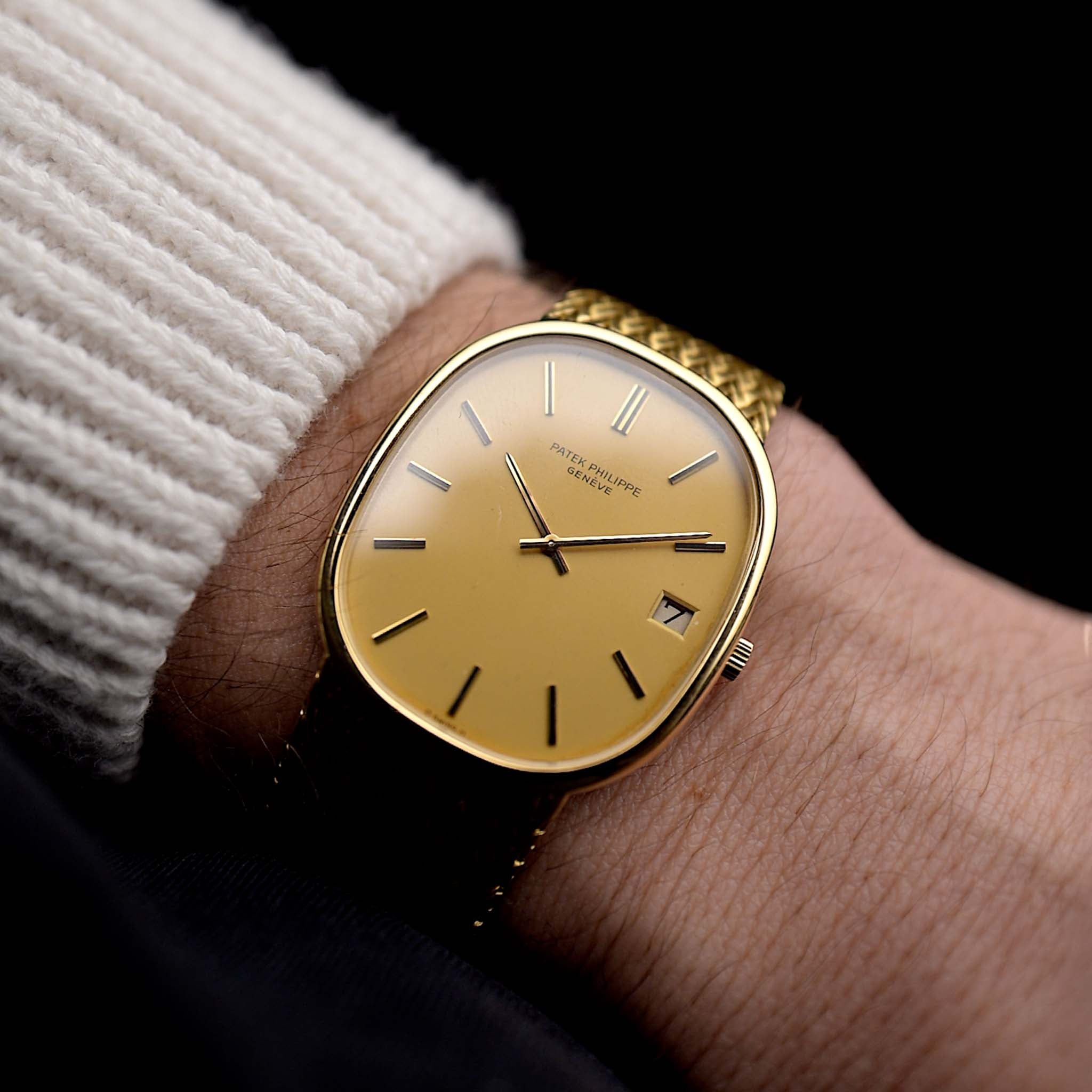 Photo of a Vintage Patek Philippe Ellipse 3605 Jumbo from 1978 on a wrist. 33mm in 18k Yellow Gold with Automatic Cal. 28-255 C, Gilt Sigma Dial and Integrated Gold Bracelet.