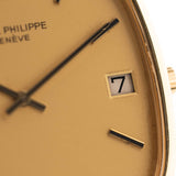 Closeup Photo of a Vintage Patek Philippe Ellipse 3605 Jumbo from 1978. 33mm in 18k Yellow Gold with Automatic Cal. 28-255 C, Gilt Sigma Dial and Integrated Gold Bracelet.