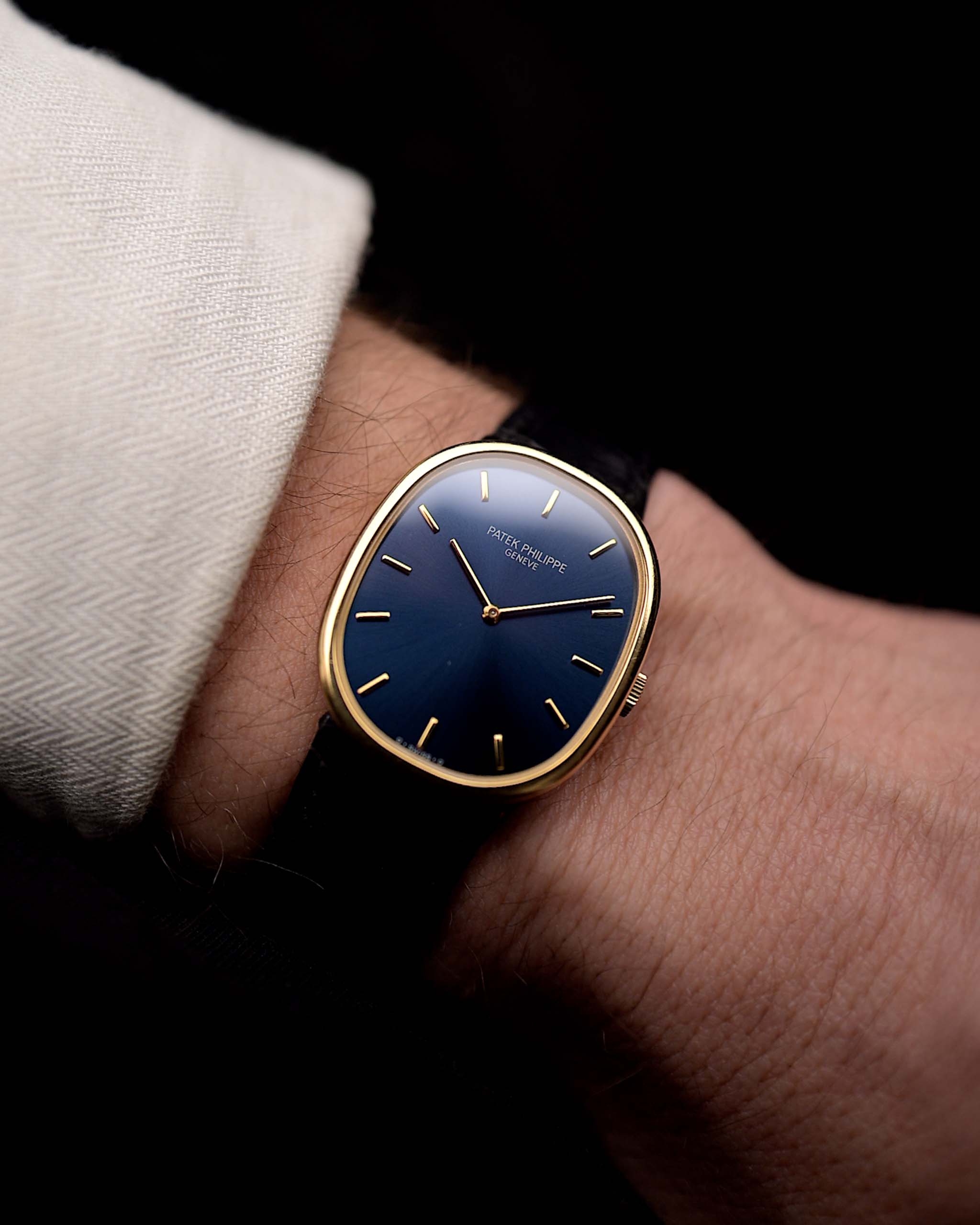 Vintage Patek Philippe Ellipse 3848 d’Or Blue 18k yellow gold Favre & Perret case