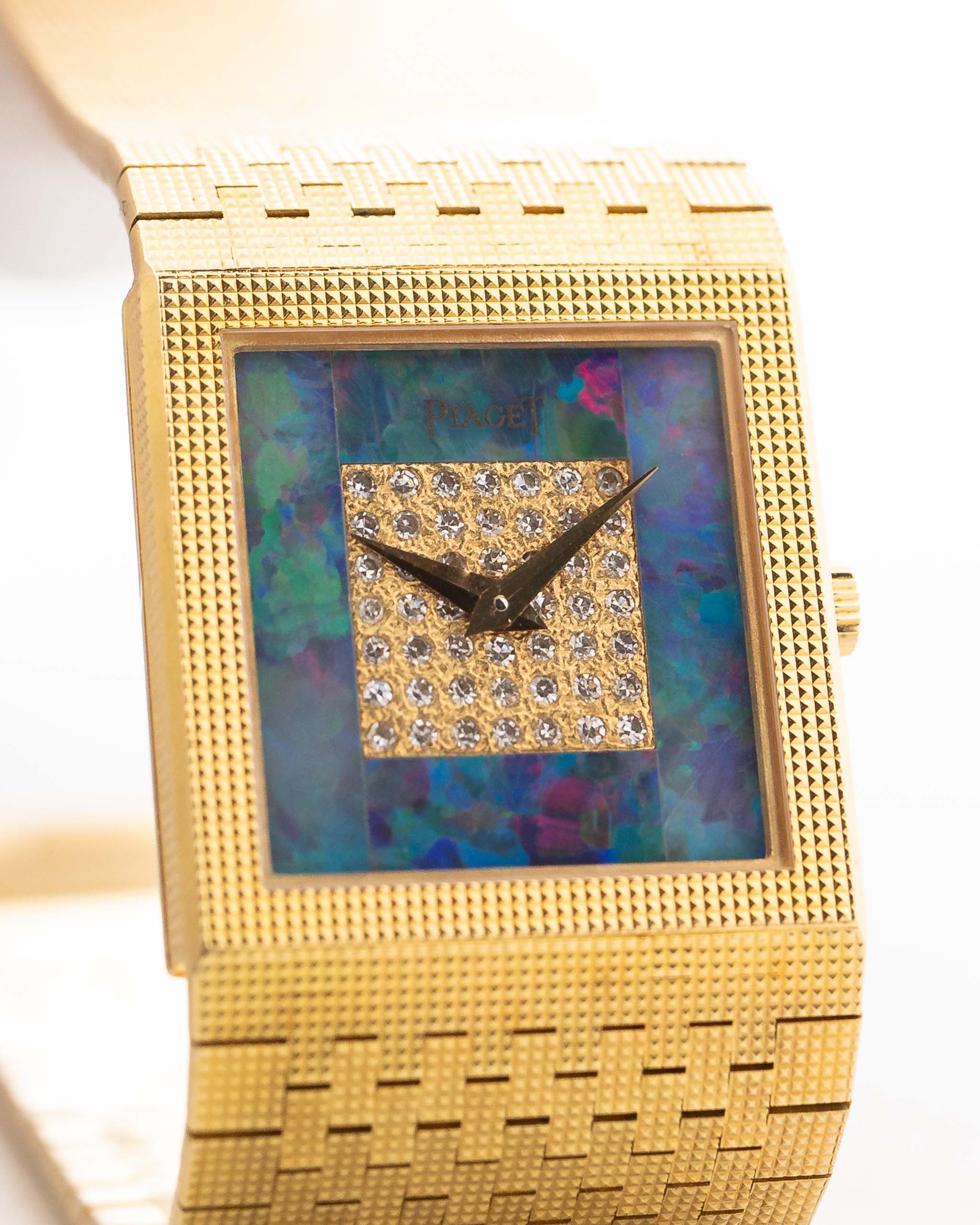 Vintage Piaget Watch 9131 Opal Dial Diamond Square 1989 18k yellow gold