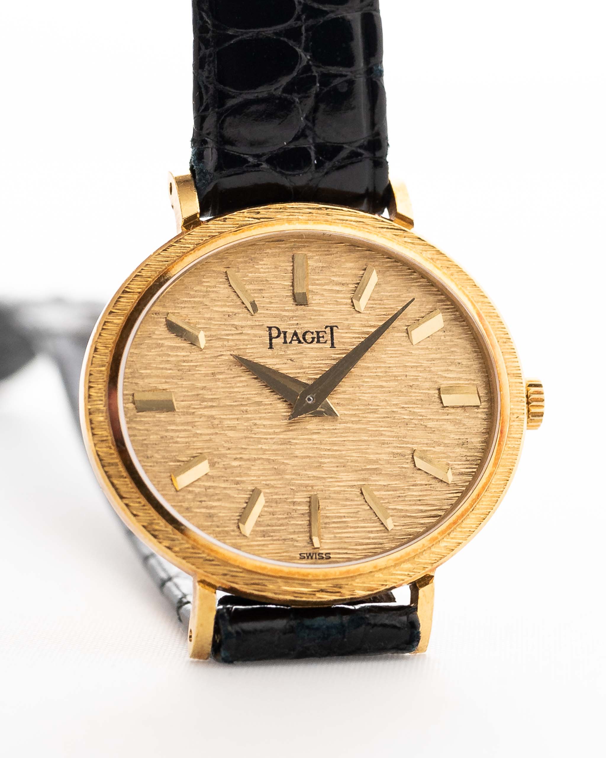 Vintage Piaget Ellipse Watch 9801 Bark 18k from the 1970s with 18k Yellow Gold Case, Flawless Bark-Finished Dial, Manual Wind Movement and Leather Strap.