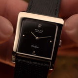 Rolex Cellini 4100 Vintage Uhr, Nahaufnahme des trapezförmigen Gehäuses aus Weißgold und des schwarzen Zifferblatts