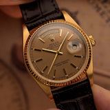Rolex Day-Date 18038 vintage watch, Havana dial and fluted bezel close-up, 18k yellow gold