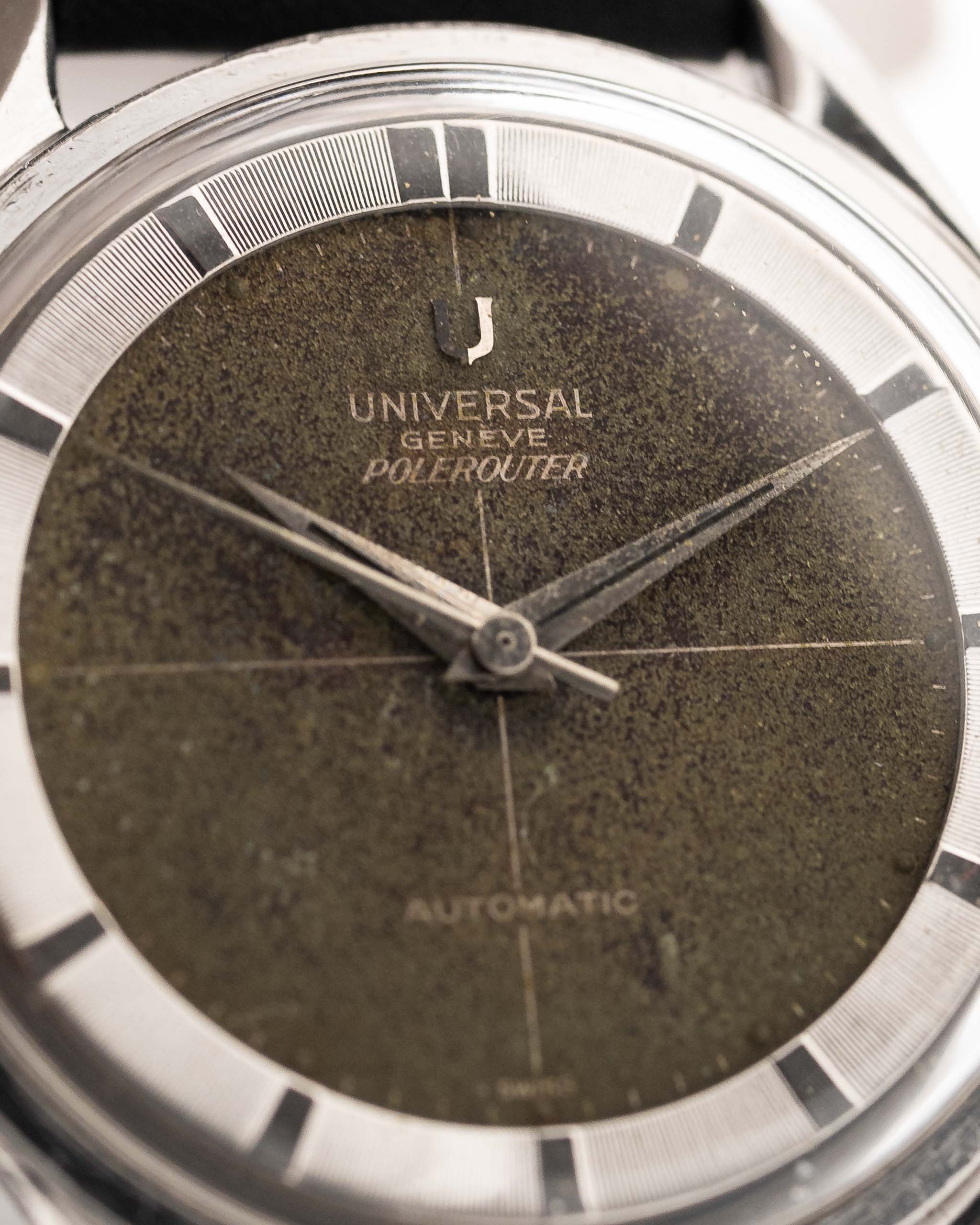 Universal Genève 20368 Polerouter Ref 20368 from the 1960s. 34mm in Stainless Steel, Automatic microtor movement, Original black dial with patina and Leather Strap.