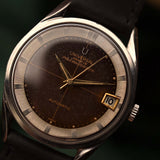 Universal Geneve Polerouter 204610 tropical brown dial with date and dauphine hands close-up