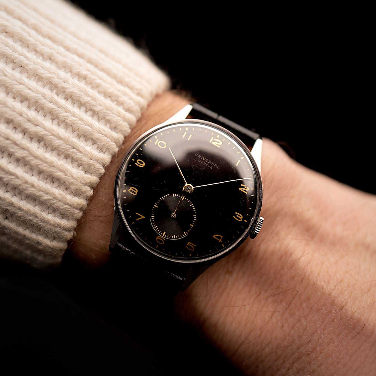 1941年製 Universal Genève 21246 復古腕錶，不鏽鋼錶殼，黑色鍍金錶盤，手動上鏈機芯，配黑色背景腕帶