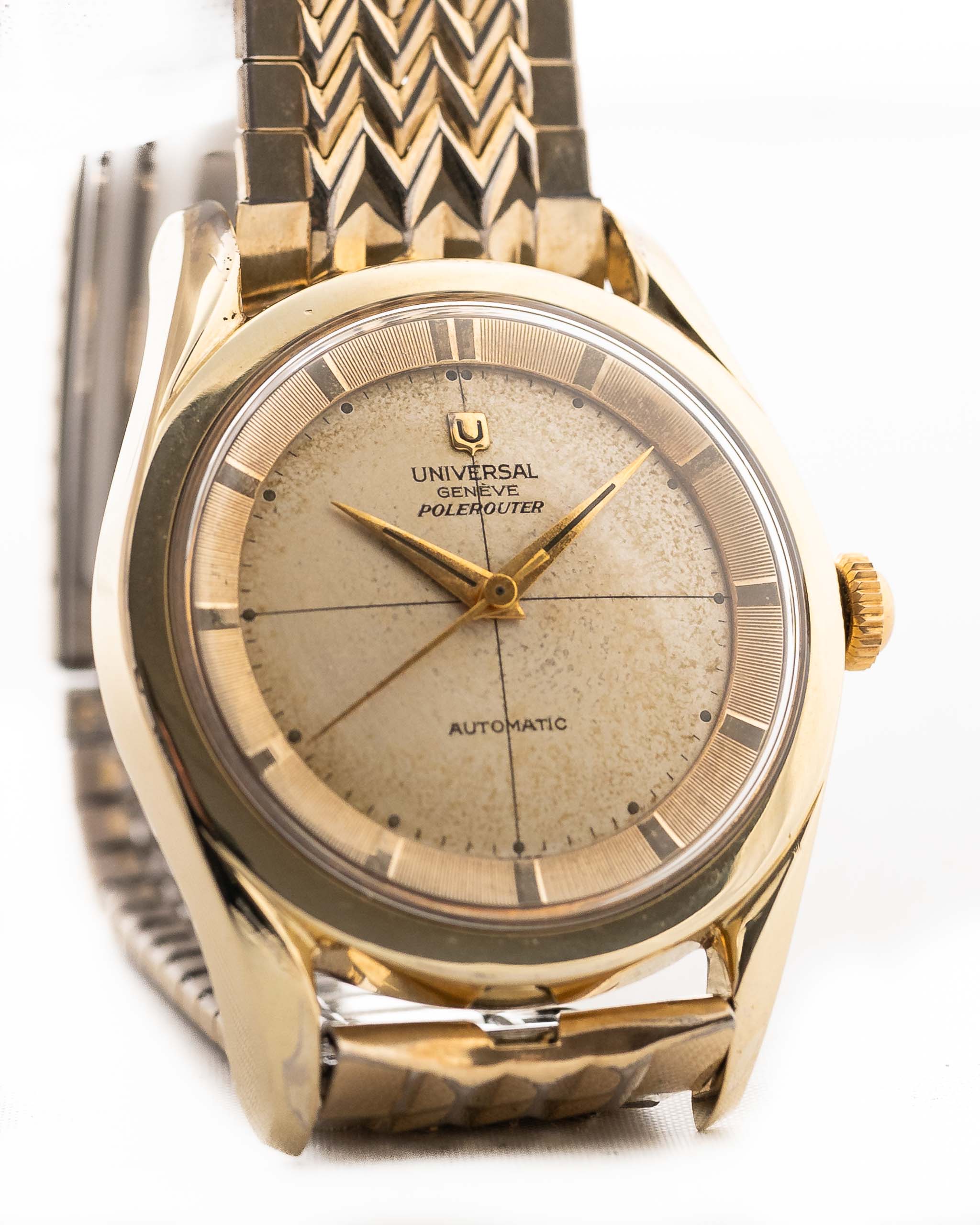Universal Genève Polerouter 20214 Herringbone 1950s - gold plated stainless steel case - golden colored dial - gold bracelet closeup
