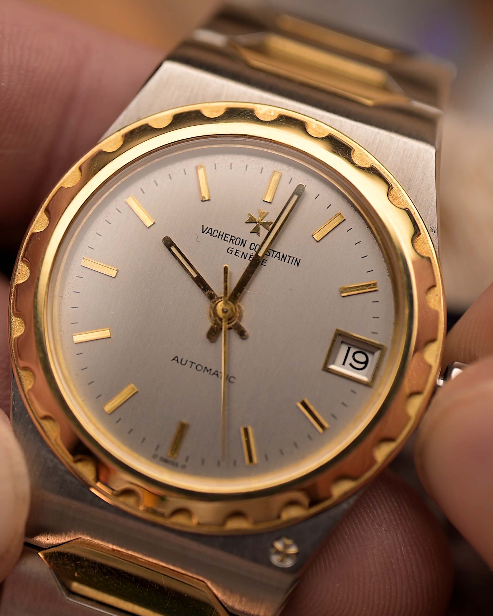 Vacheron Constantin 222 Two Tone 46003 from the 1980s. 33.5mm in Stainless Steel & 18k Yellow Gold with Automatic Caliber 1124, Silver Dial and Iconig VC222 Two Tone Bracelet.