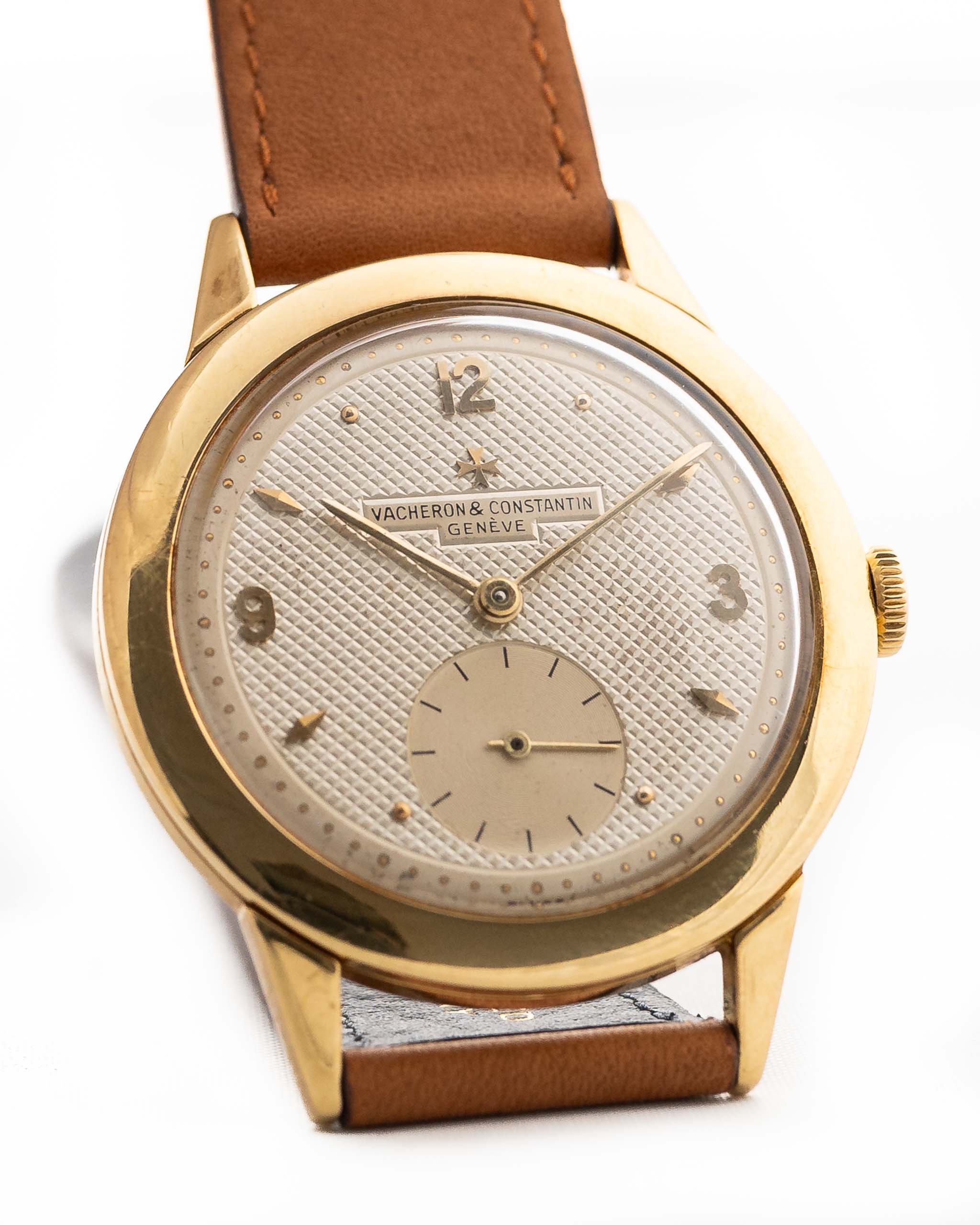 vacheron constantin watch - Vacheron Constantin Guilloché 4711 Sub Second 1950s - yellow gold case - Guilloché dial closeup