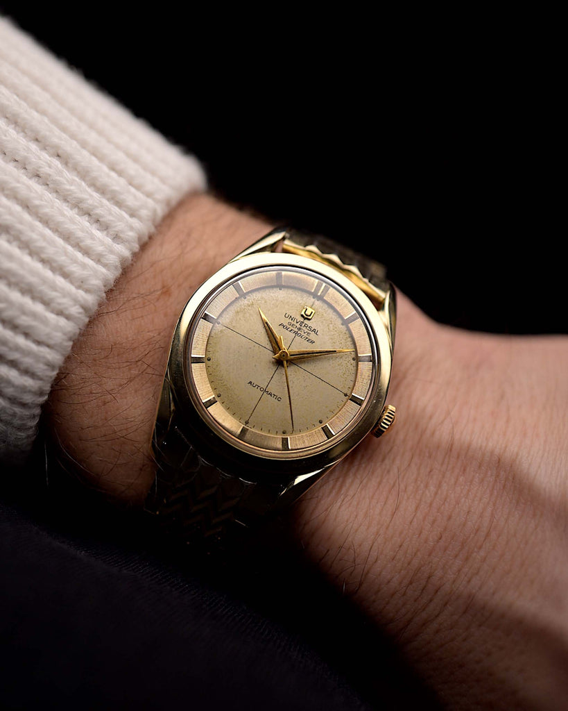 Universal Genève Polerouter 20214 Herringbone 1950s - gold plated stainless steel case - golden colored dial - gold bracelet on wrist