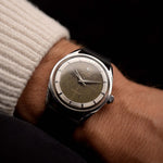 Universal Genève 20368 Polerouter Ref 20368 from the 1960s. 34mm in Stainless Steel, Automatic microtor movement, Original black dial with patina and Leather Strap.