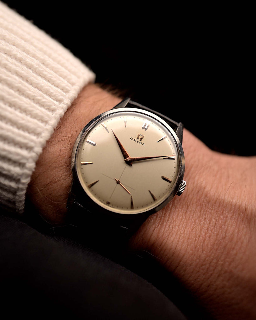 Video of a Omega Jumbo 2272 Sub Second Steel Rose from 1952 on a wrist. 38mm in Stainless Steel with Manual wind movement, Original champagne dial and Original leather strap.