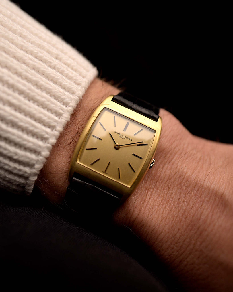Video of a Vacheron Constantin 7374 Tonneau from 1973 on a wrist. 28mm in 18k Yellow Gold with Manual wind movement, Brushed golden dial and Original Leather strap.