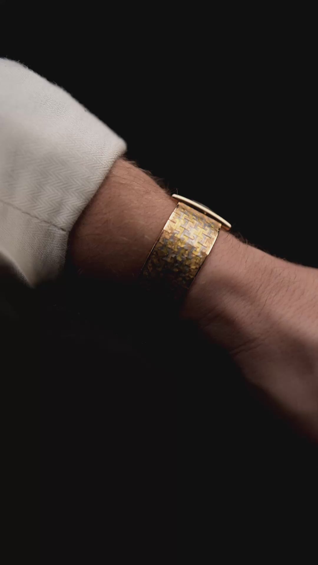 Video of Piaget 18k Rectangular Trinity 1970s on wrist - Ref.- 916 A3 - GOLDAMMER